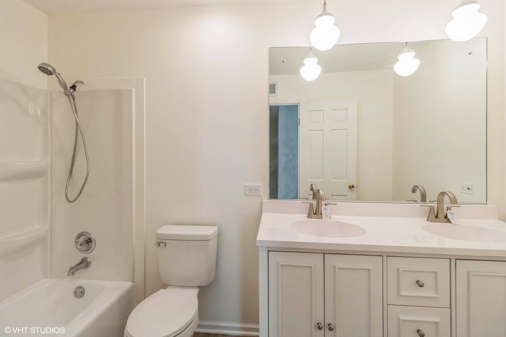 1612 N Burning Bush Lane, Mount Prospect, IL 60056