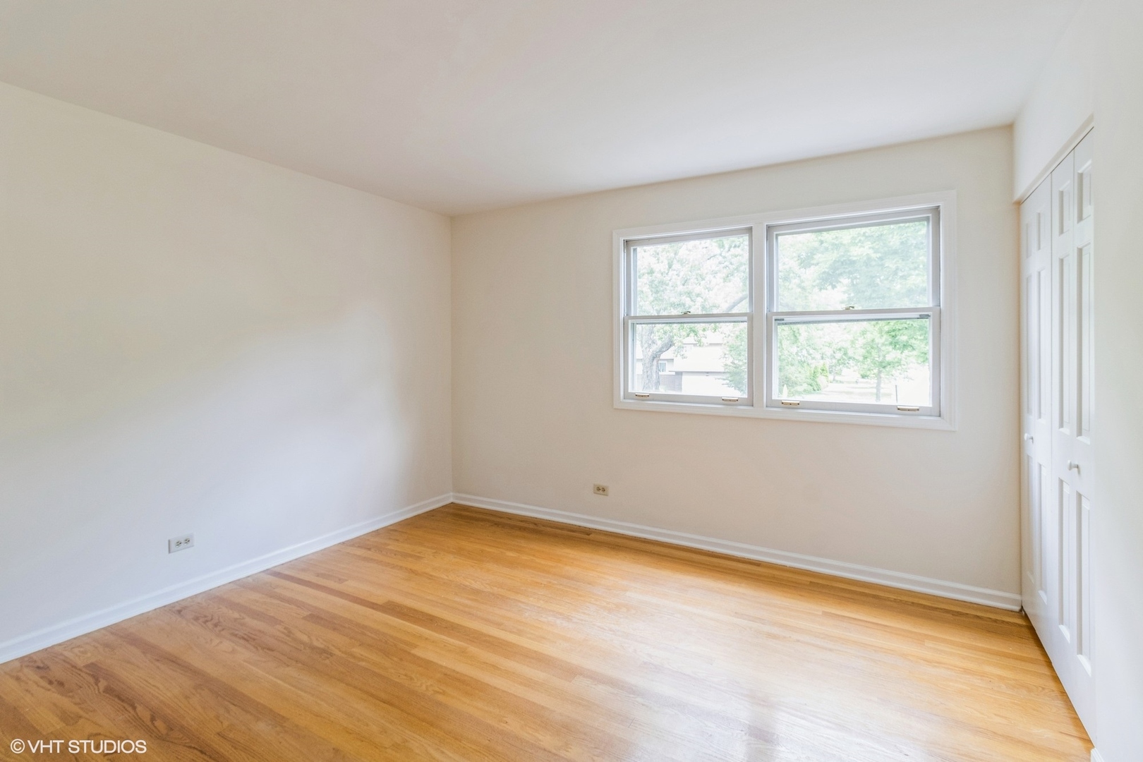 1612 N Burning Bush Lane, Mount Prospect, IL 60056