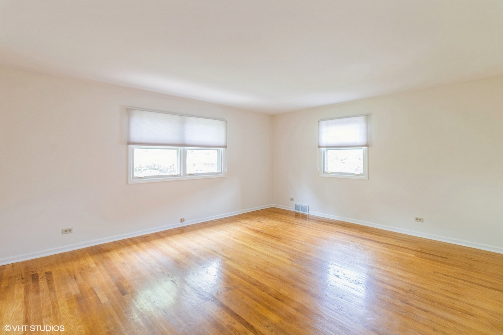 1612 N Burning Bush Lane, Mount Prospect, IL 60056