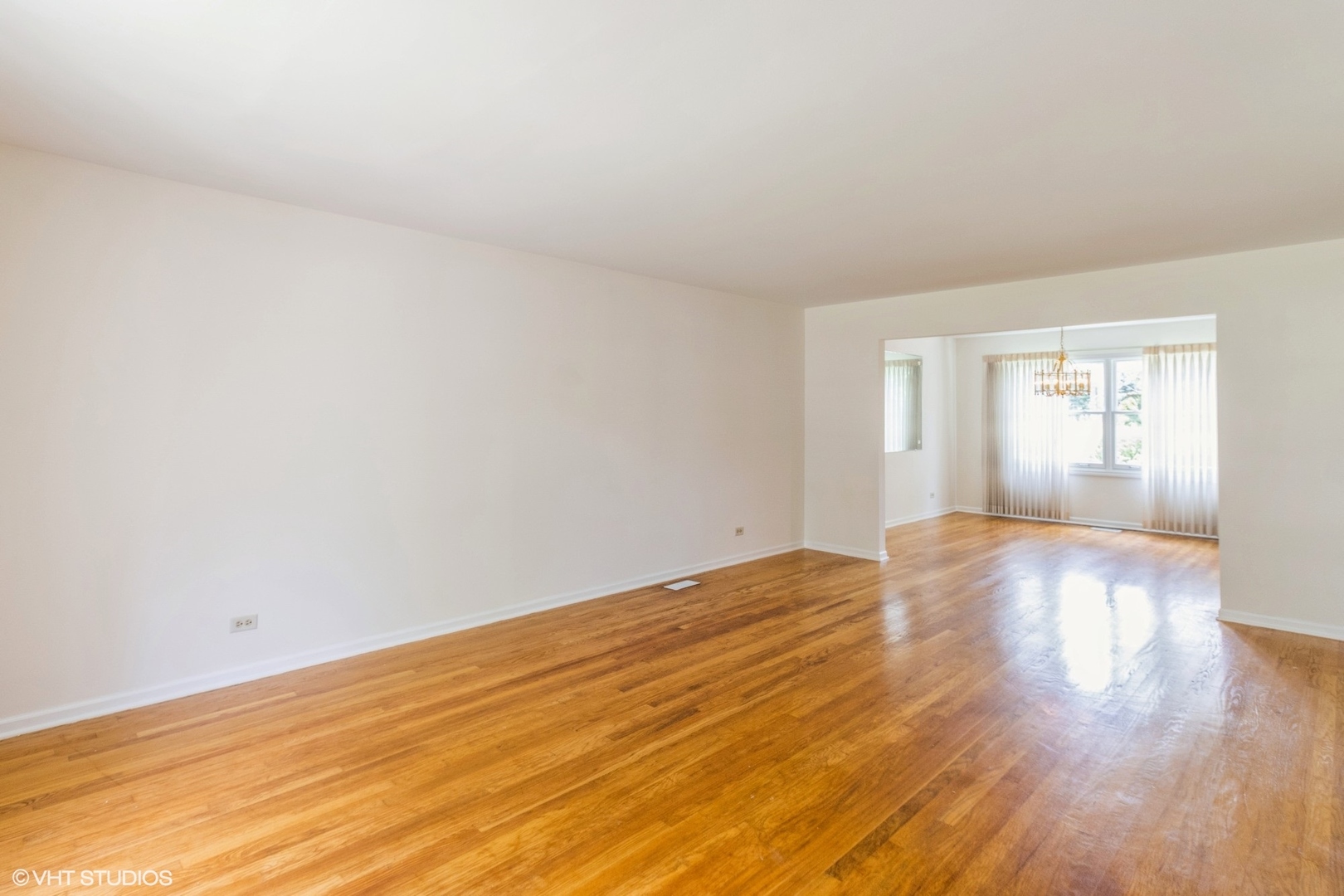 1612 N Burning Bush Lane, Mount Prospect, IL 60056