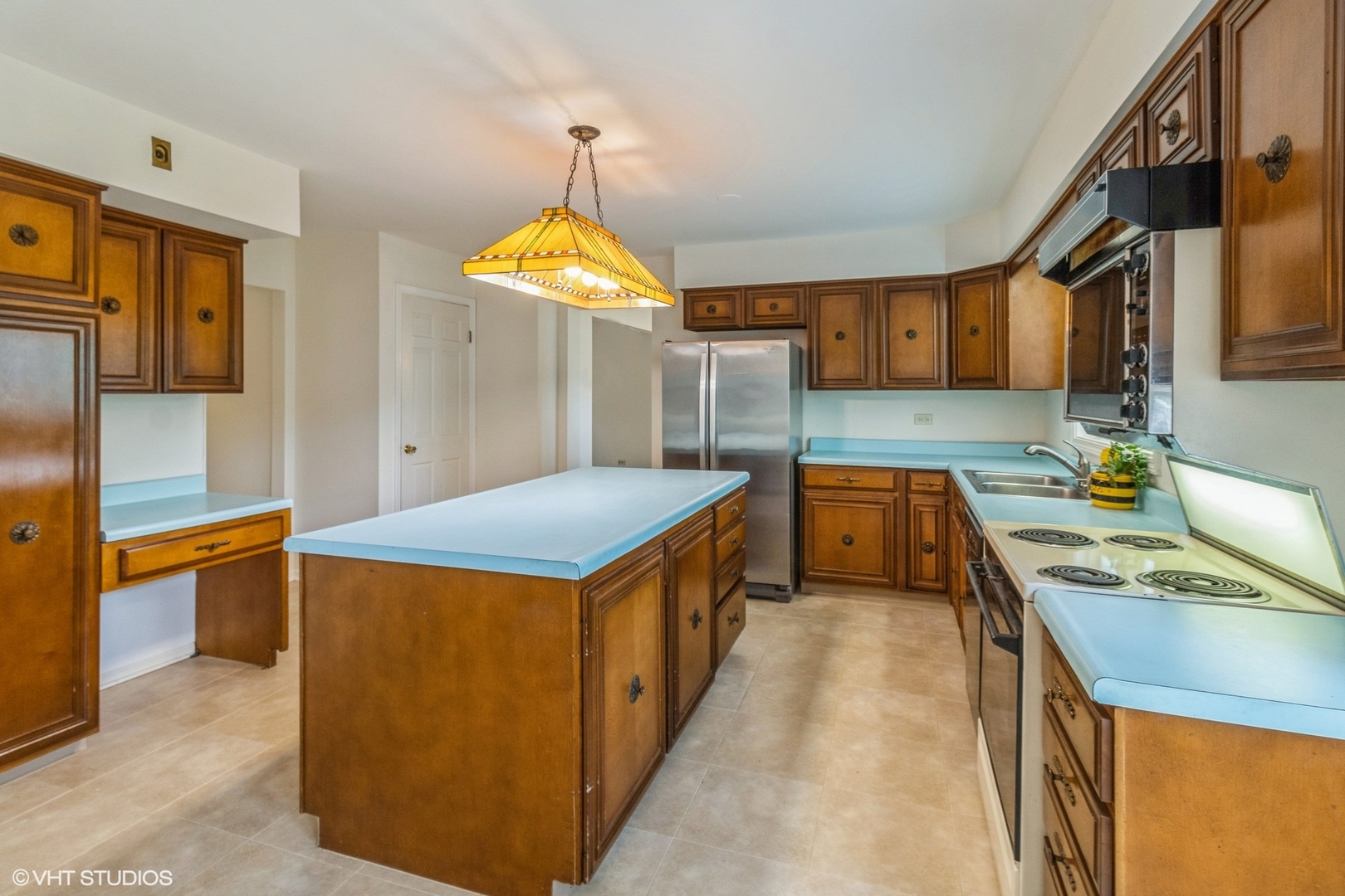 1612 N Burning Bush Lane, Mount Prospect, IL 60056