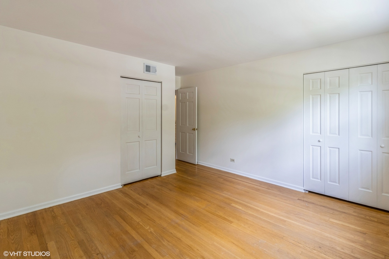 1612 N Burning Bush Lane, Mount Prospect, IL 60056