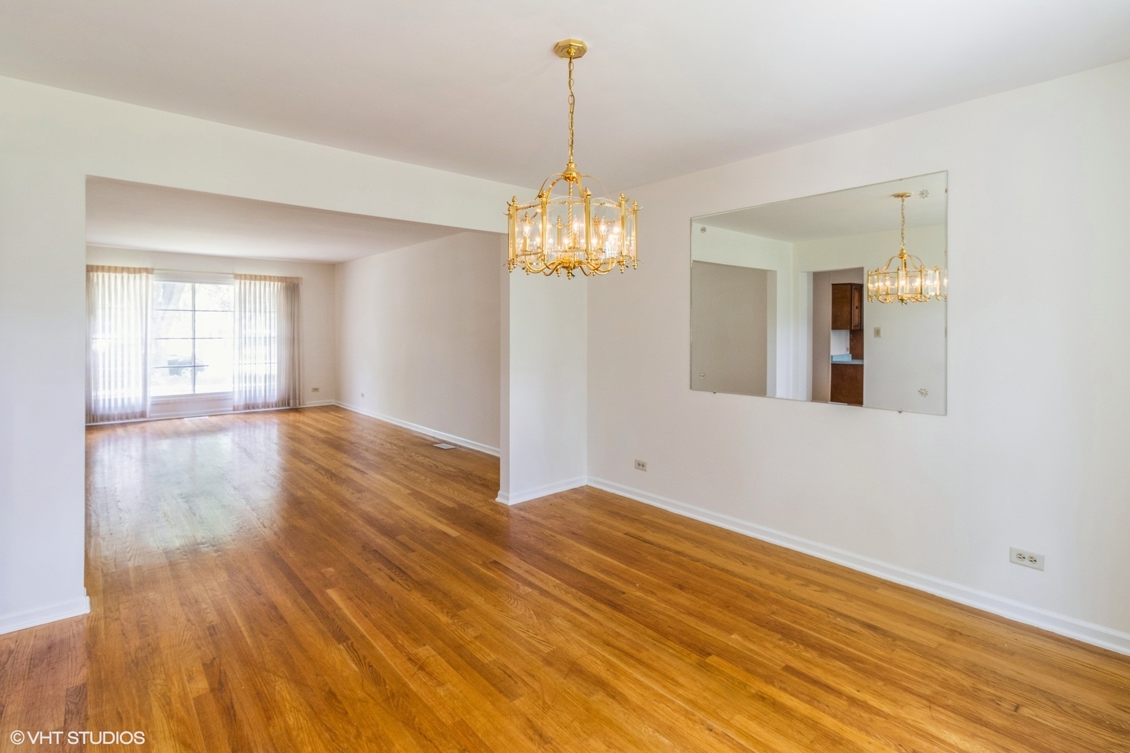 1612 N Burning Bush Lane, Mount Prospect, IL 60056