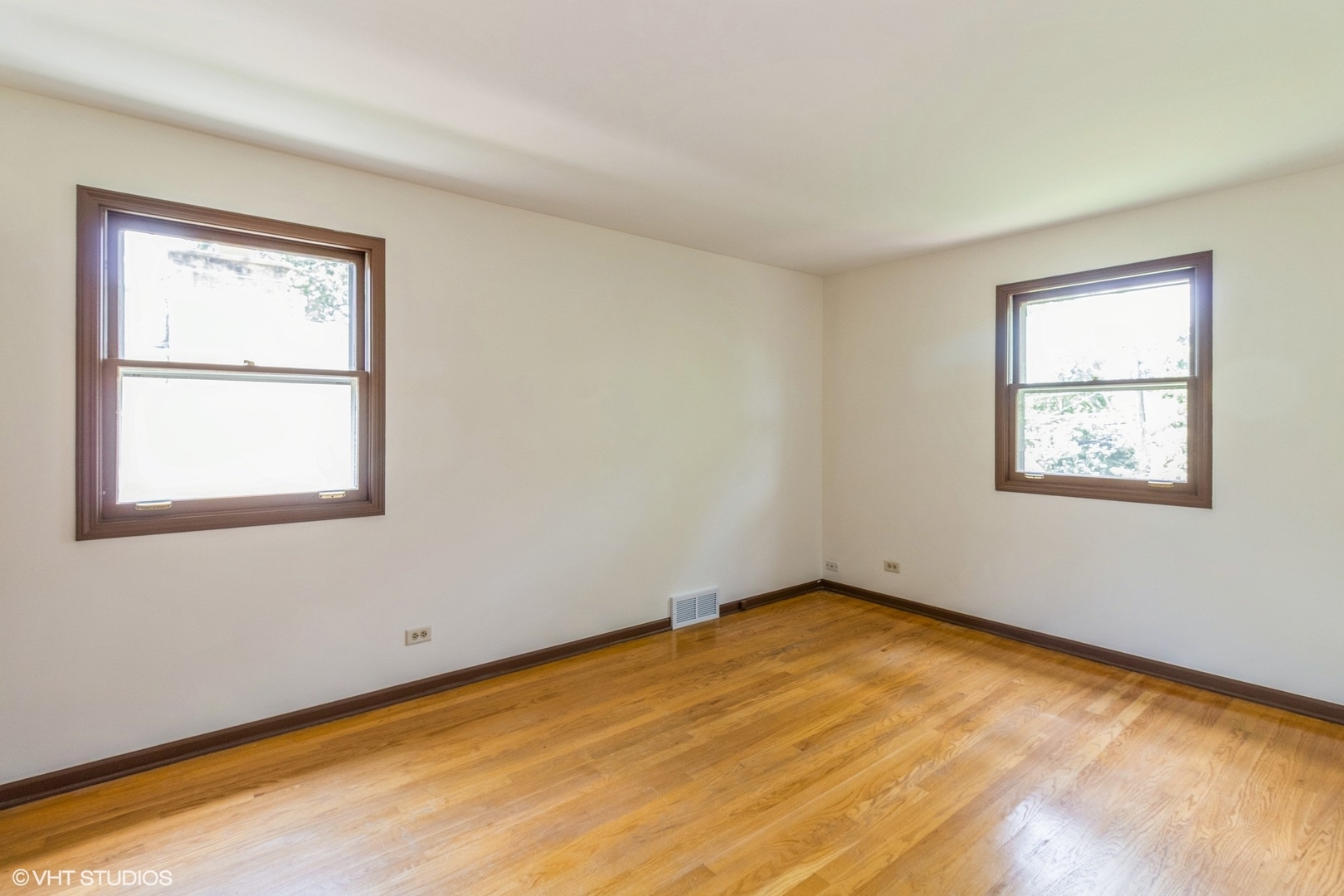 1612 N Burning Bush Lane, Mount Prospect, IL 60056