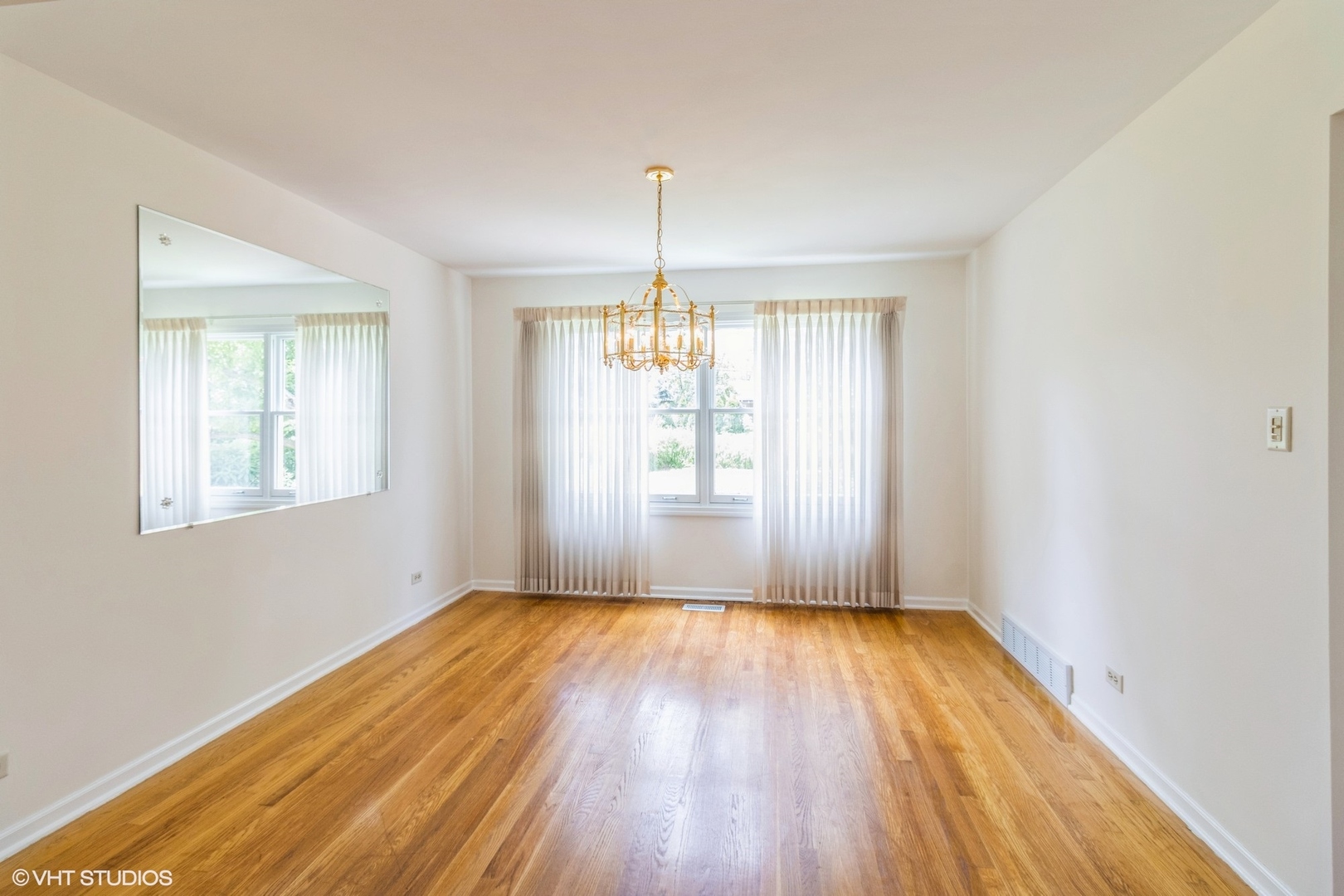 1612 N Burning Bush Lane, Mount Prospect, IL 60056