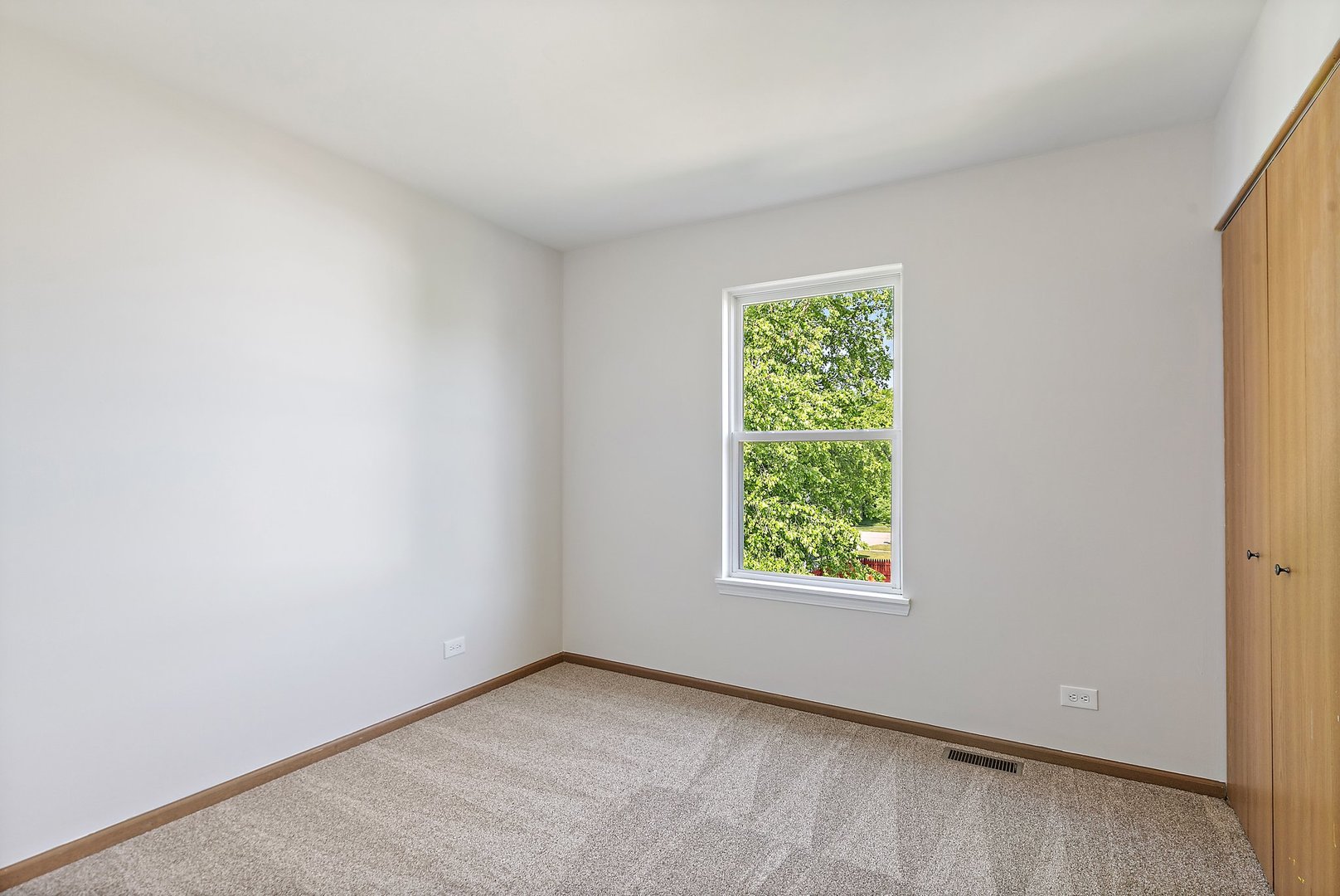 2315 Woodside Drive, Carpentersville, IL 60110