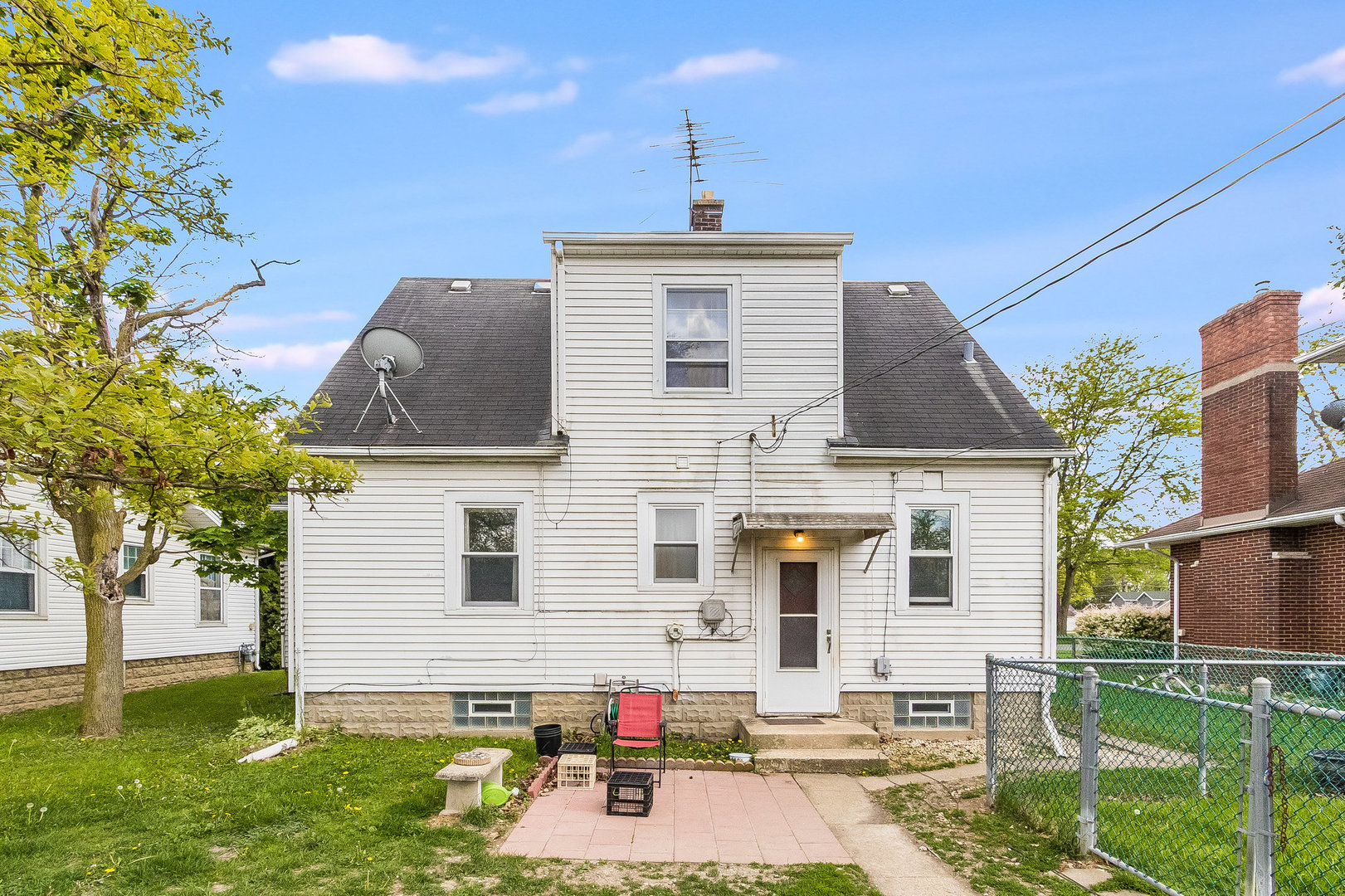 657 1st Street, Crete, IL 60417