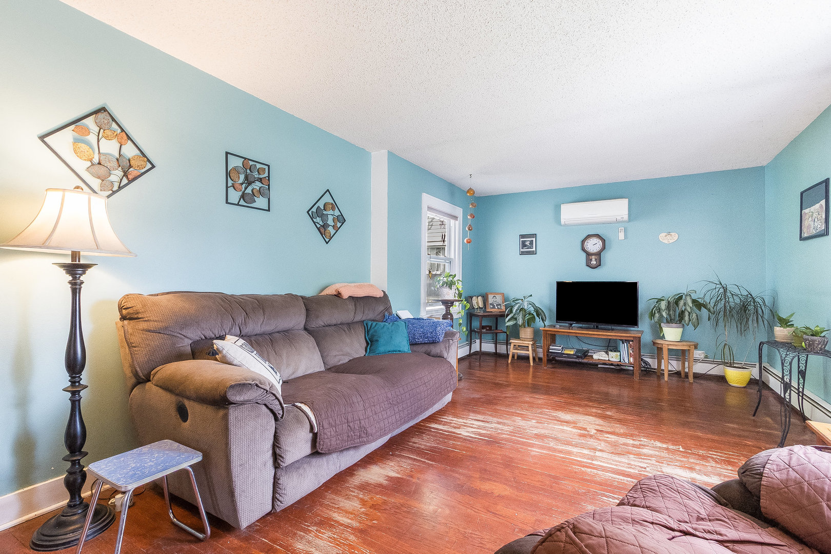 657 1st Street, Crete, IL 60417