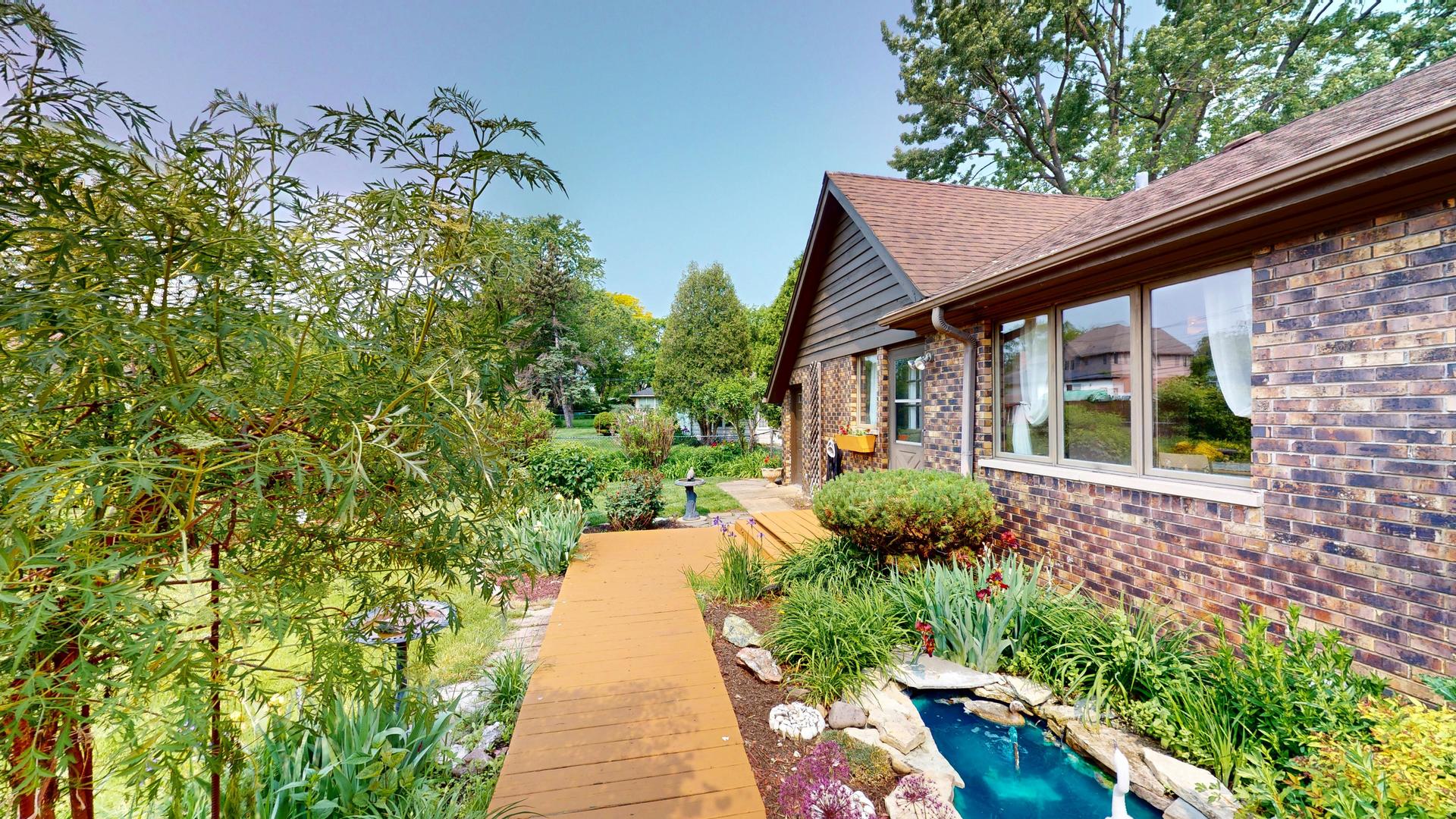 209 Viola Lane, Prospect Heights, IL 60070