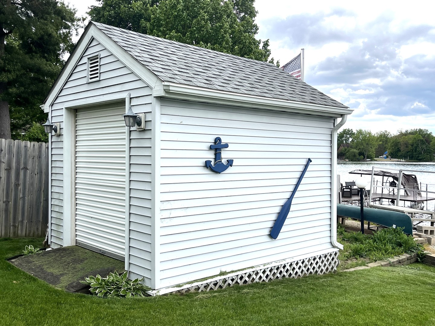 1905 E Grand Avenue, Lindenhurst, IL 60046