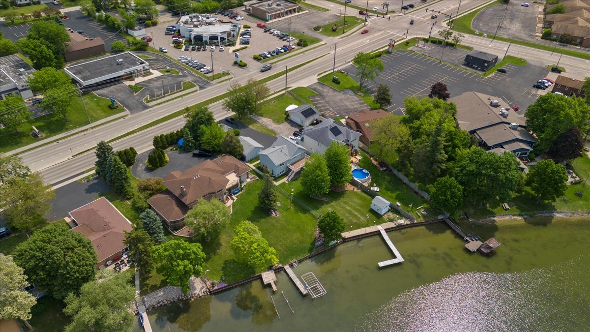 1905 E Grand Avenue, Lindenhurst, IL 60046
