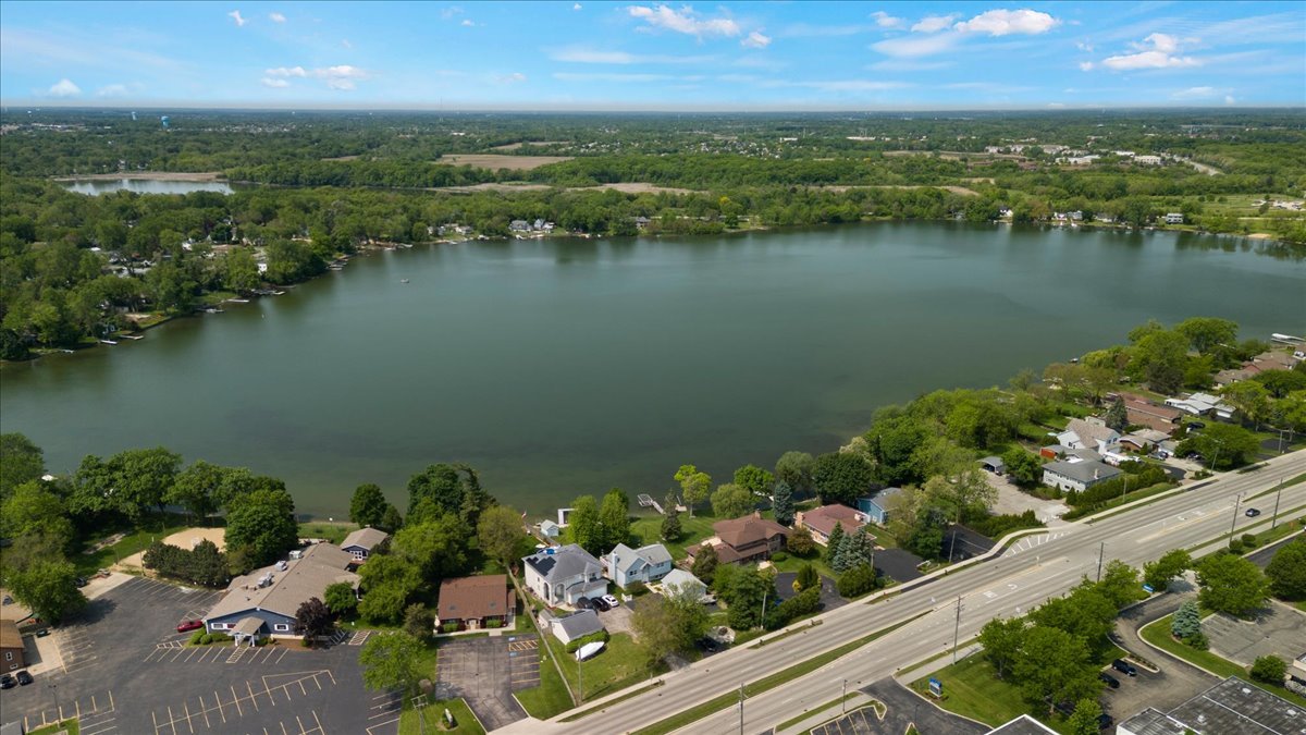 1905 E Grand Avenue, Lindenhurst, IL 60046