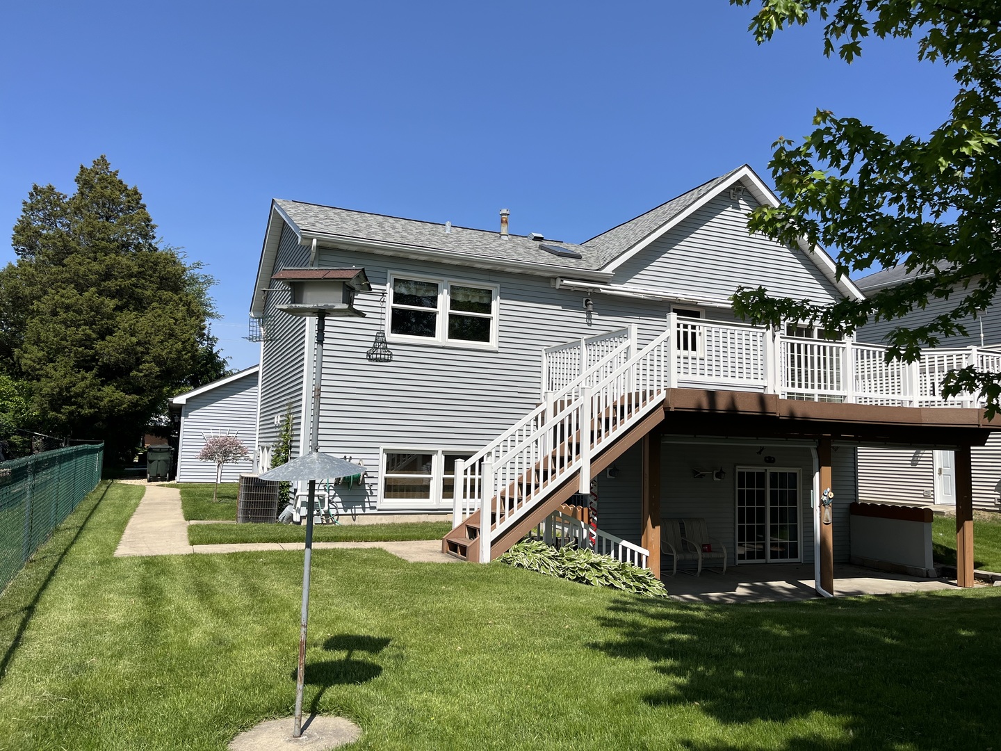 1905 E Grand Avenue, Lindenhurst, IL 60046