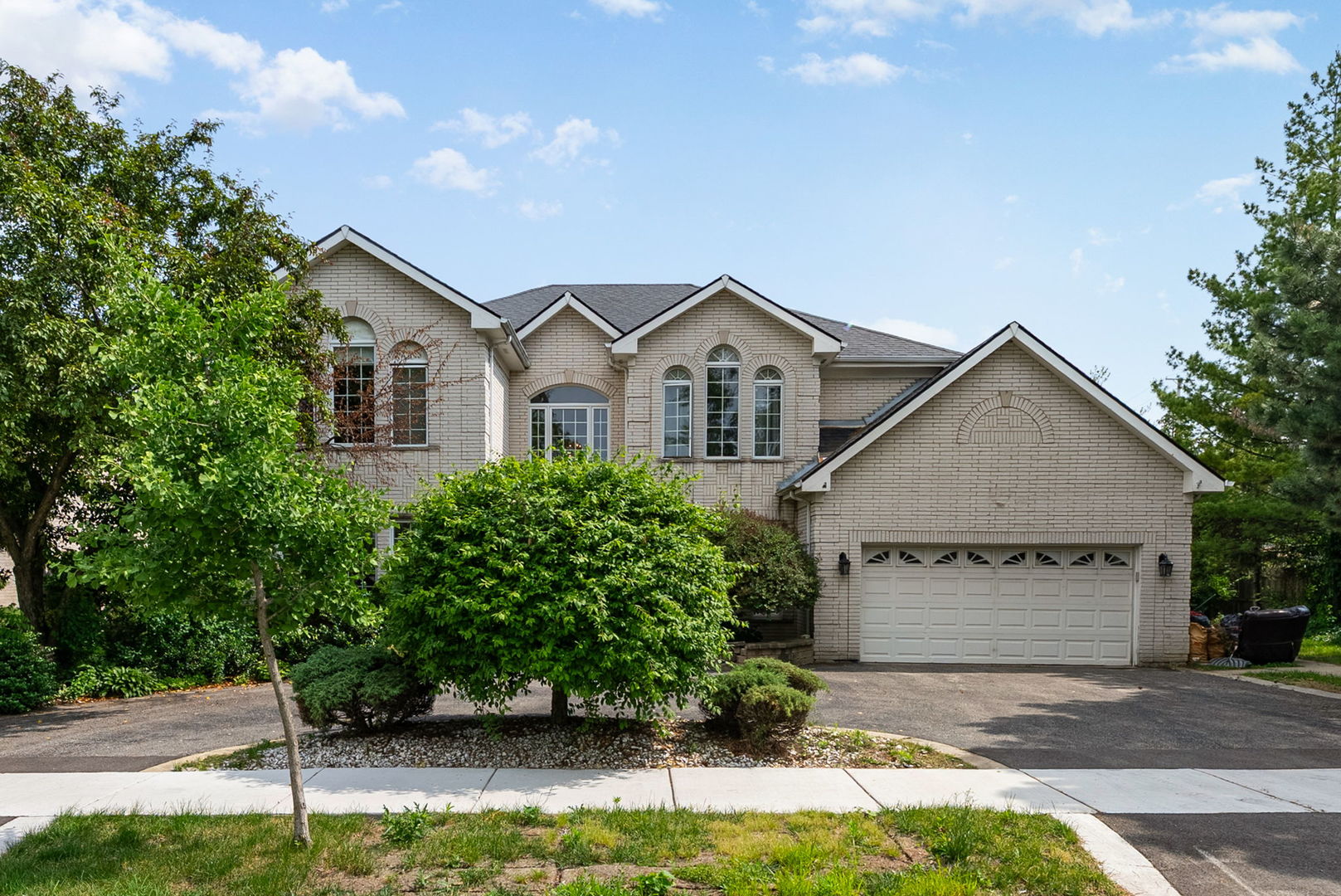 201 E White Oak Street, Arlington Heights, IL 60005
