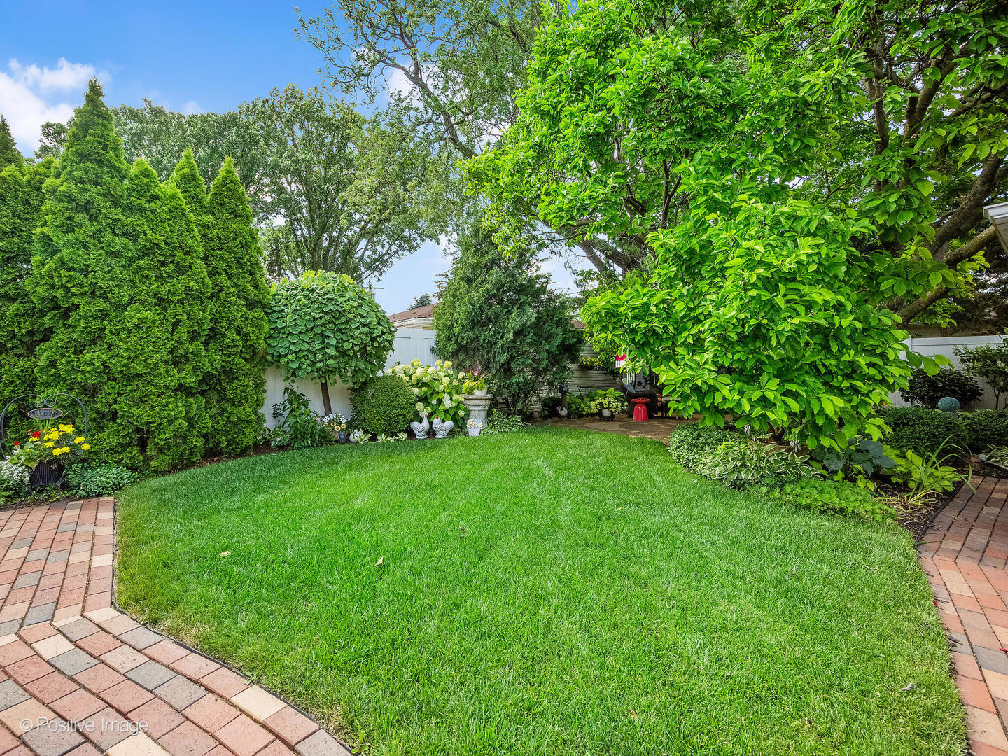 10318 Dickens Street, Westchester, IL 60154