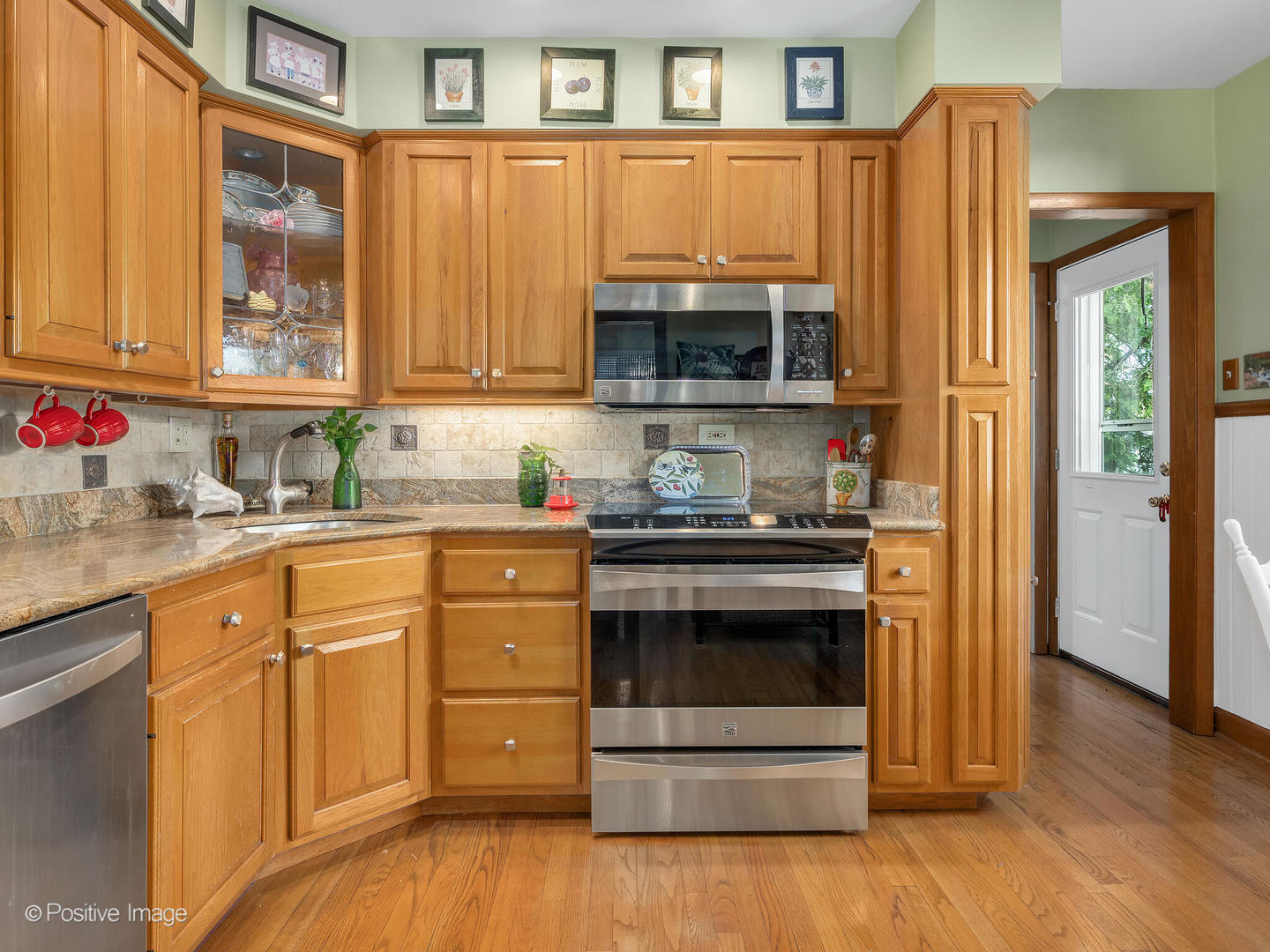 10318 Dickens Street, Westchester, IL 60154