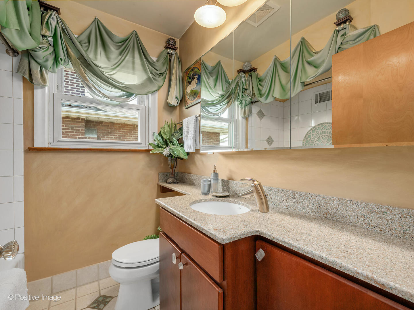 10318 Dickens Street, Westchester, IL 60154