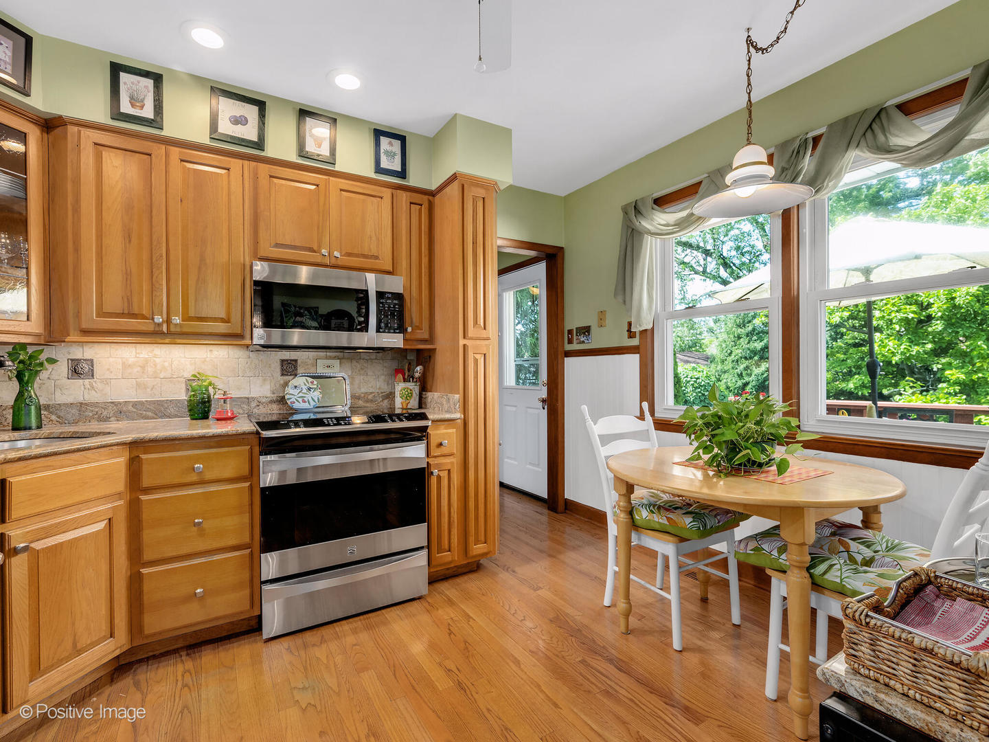 10318 Dickens Street, Westchester, IL 60154