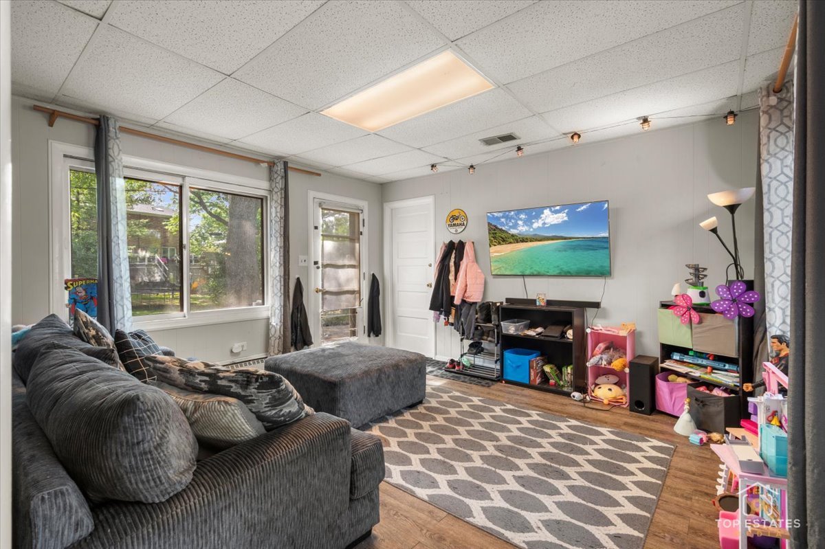 1108 N Westgate Road, Mount Prospect, IL 60056