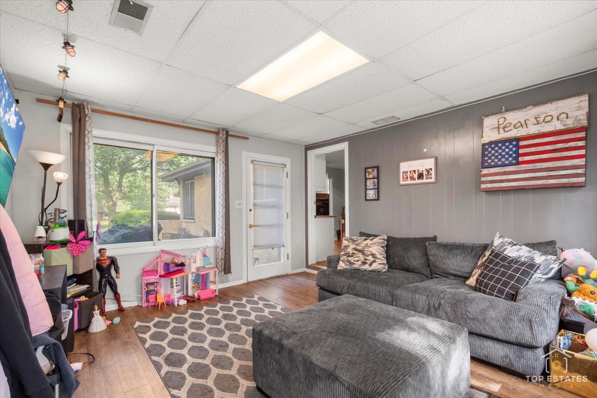 1108 N Westgate Road, Mount Prospect, IL 60056