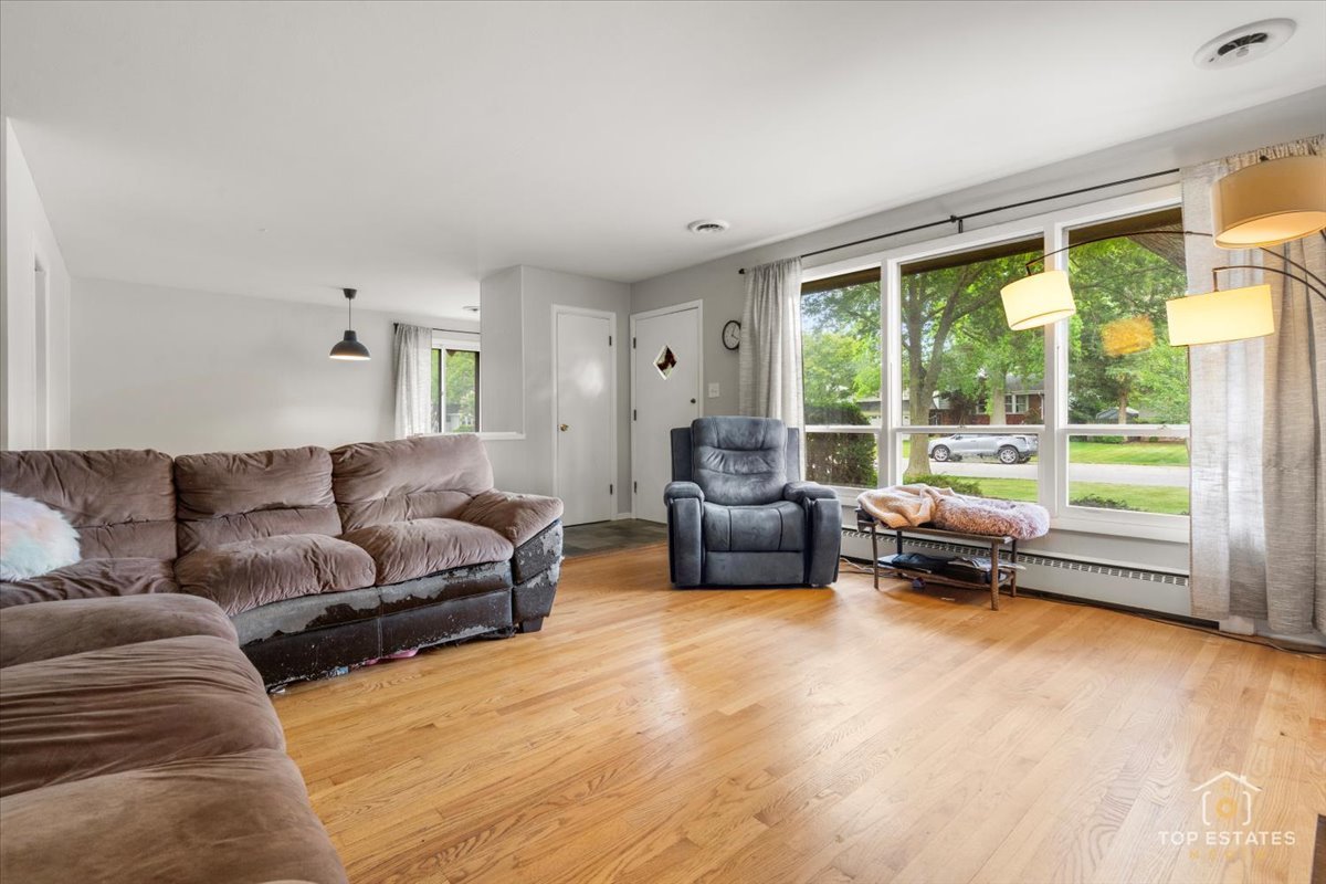 1108 N Westgate Road, Mount Prospect, IL 60056