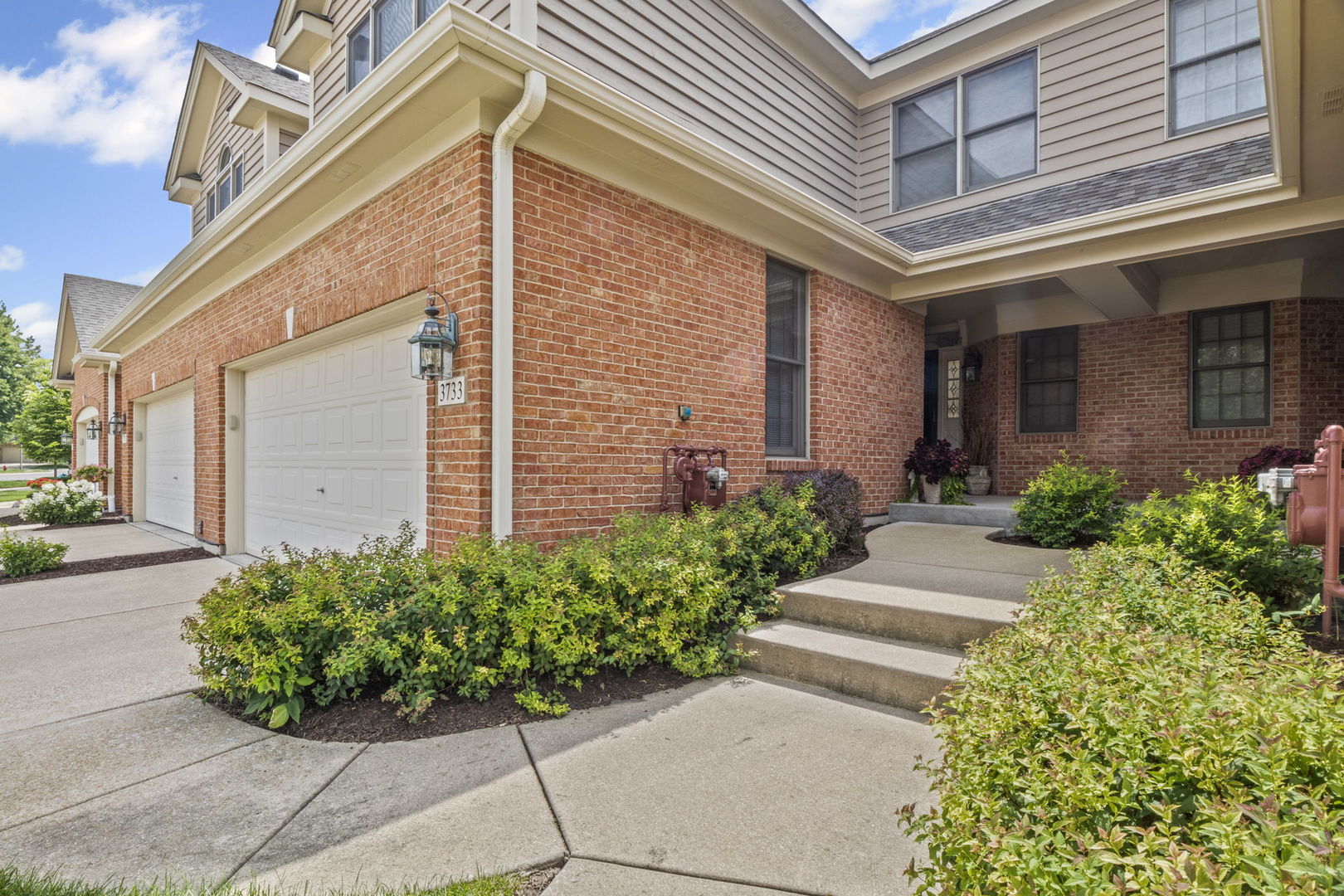 3733 King George Lane, St. Charles, IL 60174