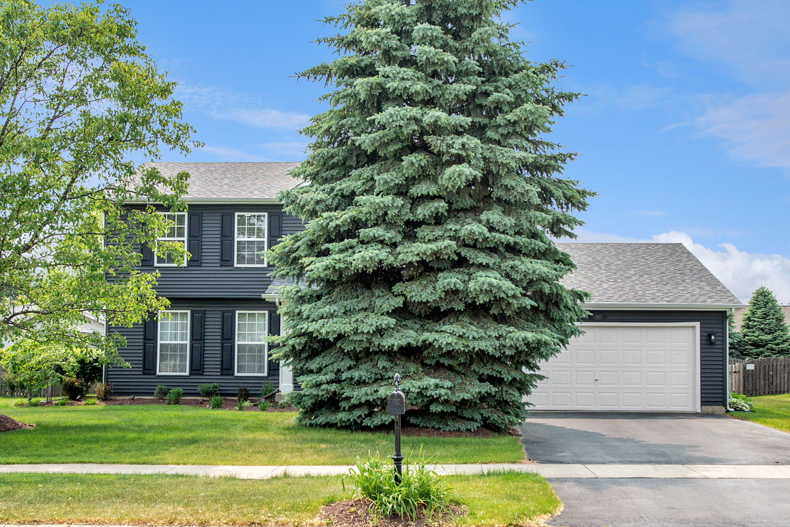 567 Heritage Drive, Oswego, IL 60543