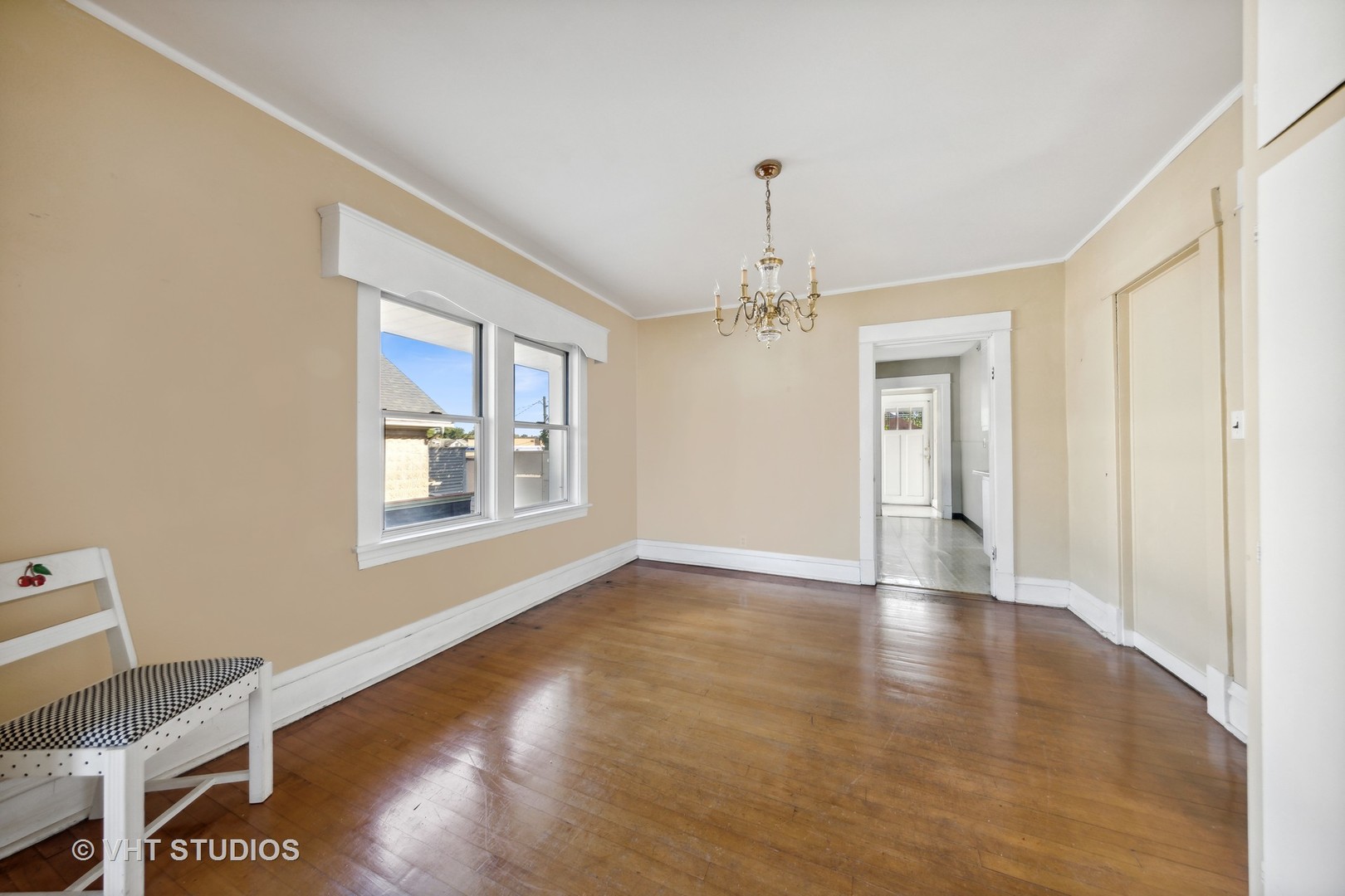 110 W Willow Avenue, Wheaton, IL 60187
