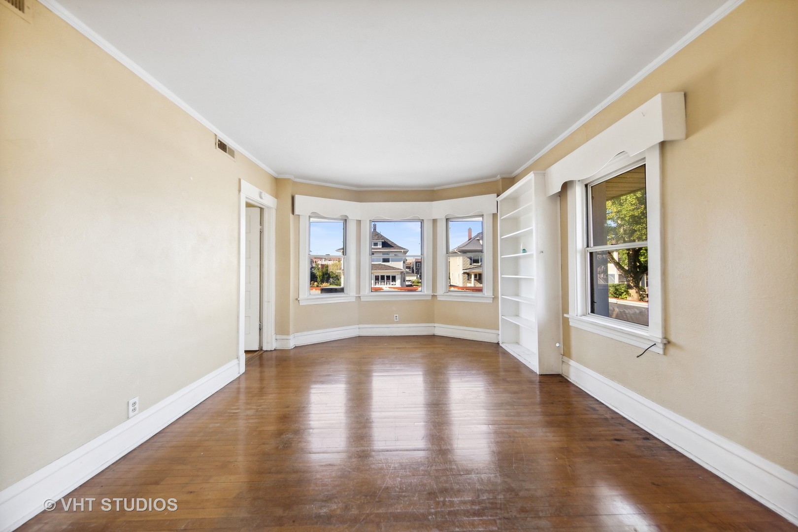 110 W Willow Avenue, Wheaton, IL 60187
