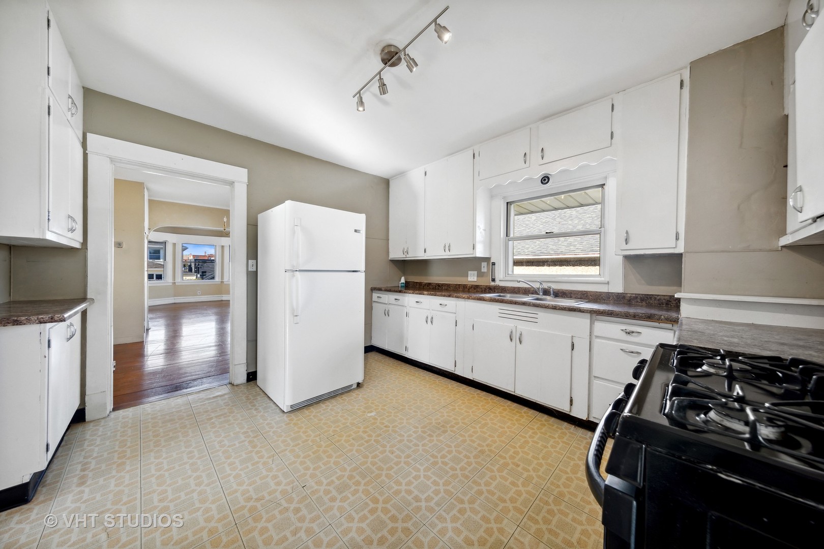 110 W Willow Avenue, Wheaton, IL 60187