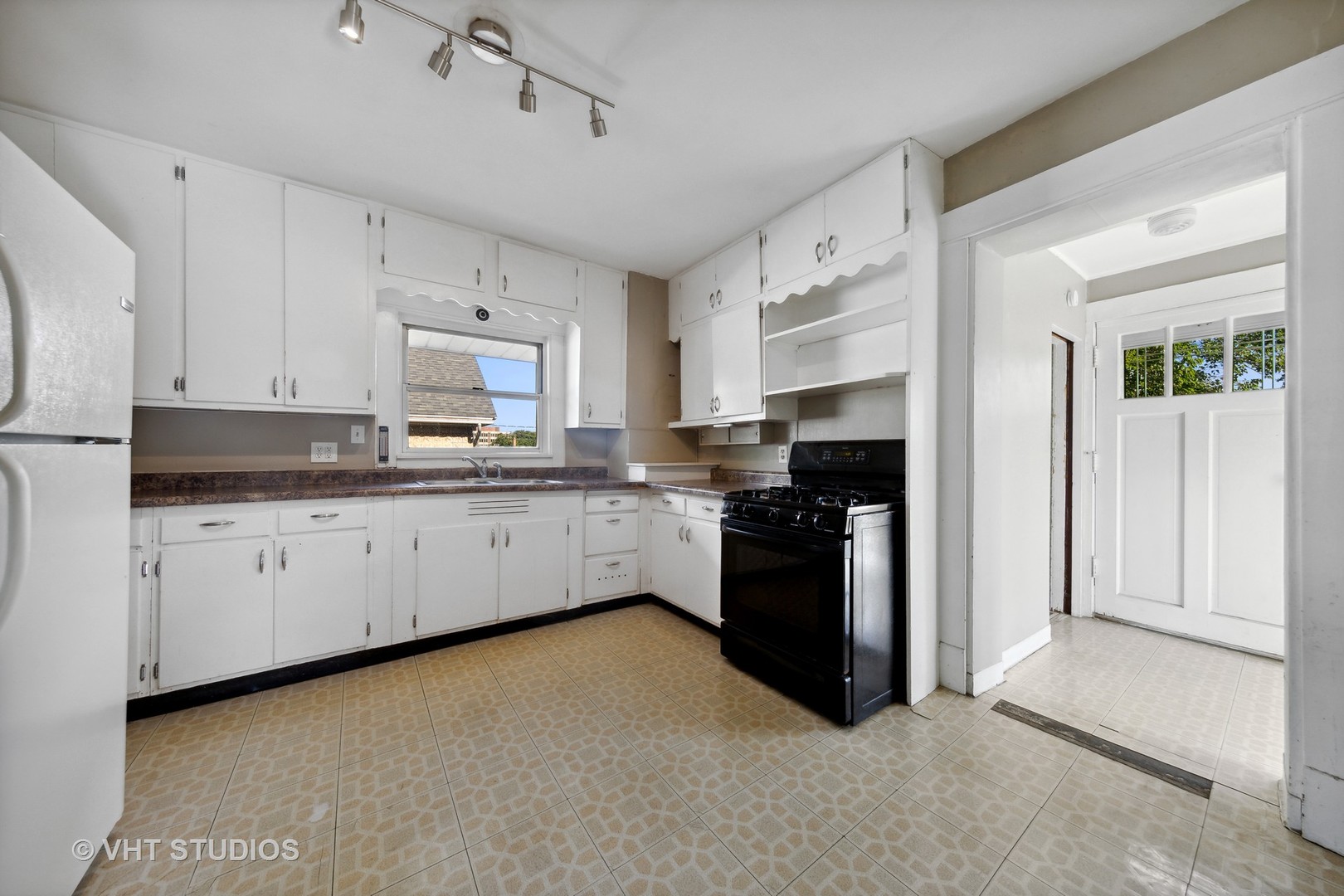 110 W Willow Avenue, Wheaton, IL 60187