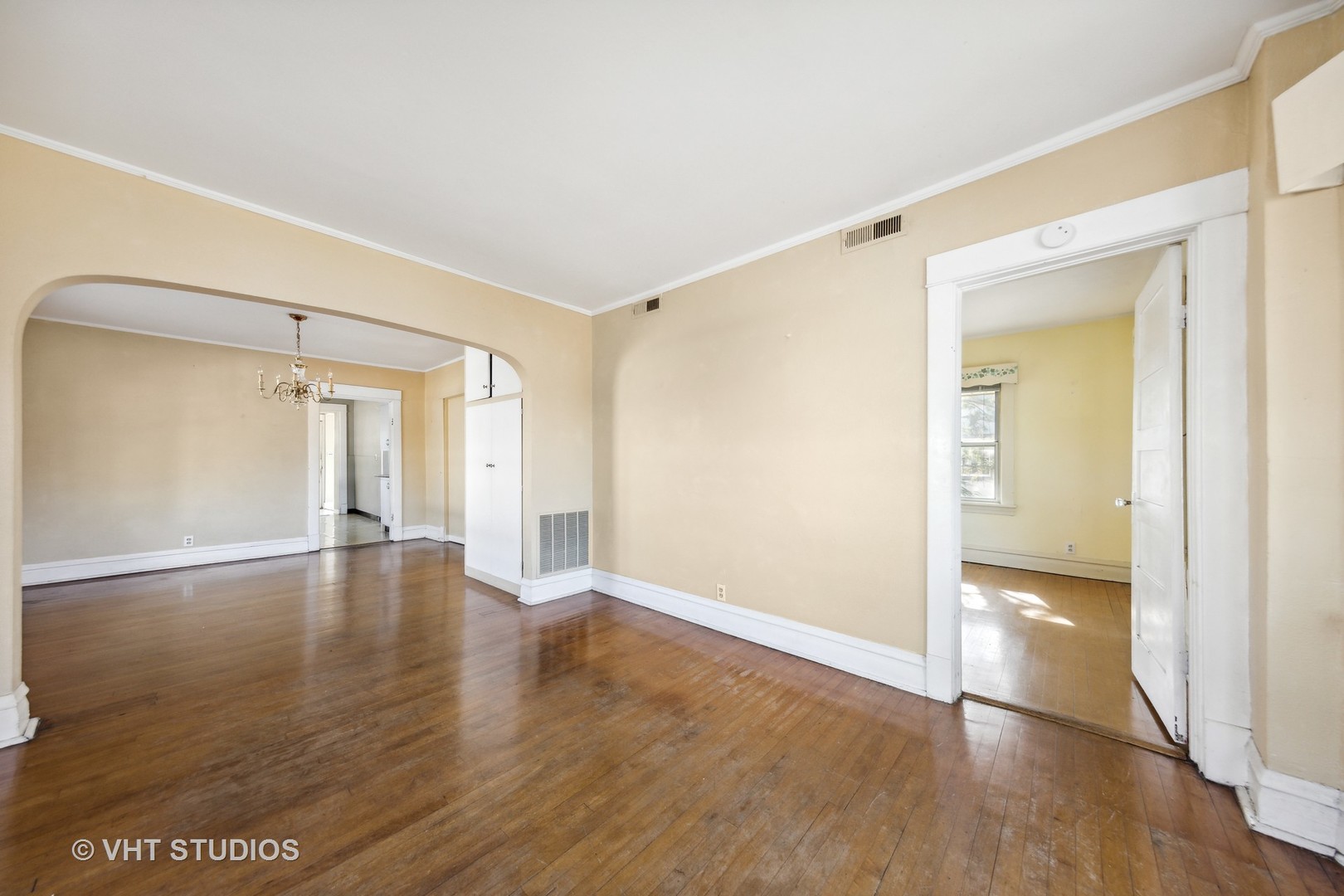 110 W Willow Avenue, Wheaton, IL 60187