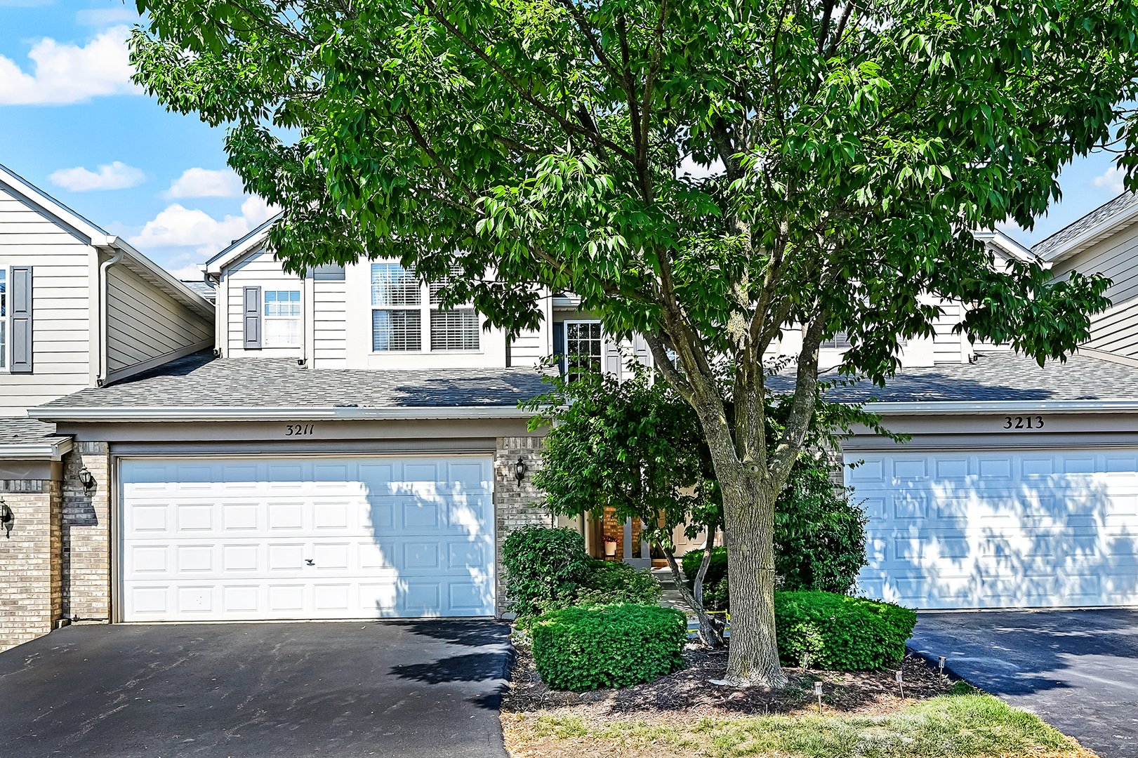 3211 Foxridge Court, Woodridge, IL 60517