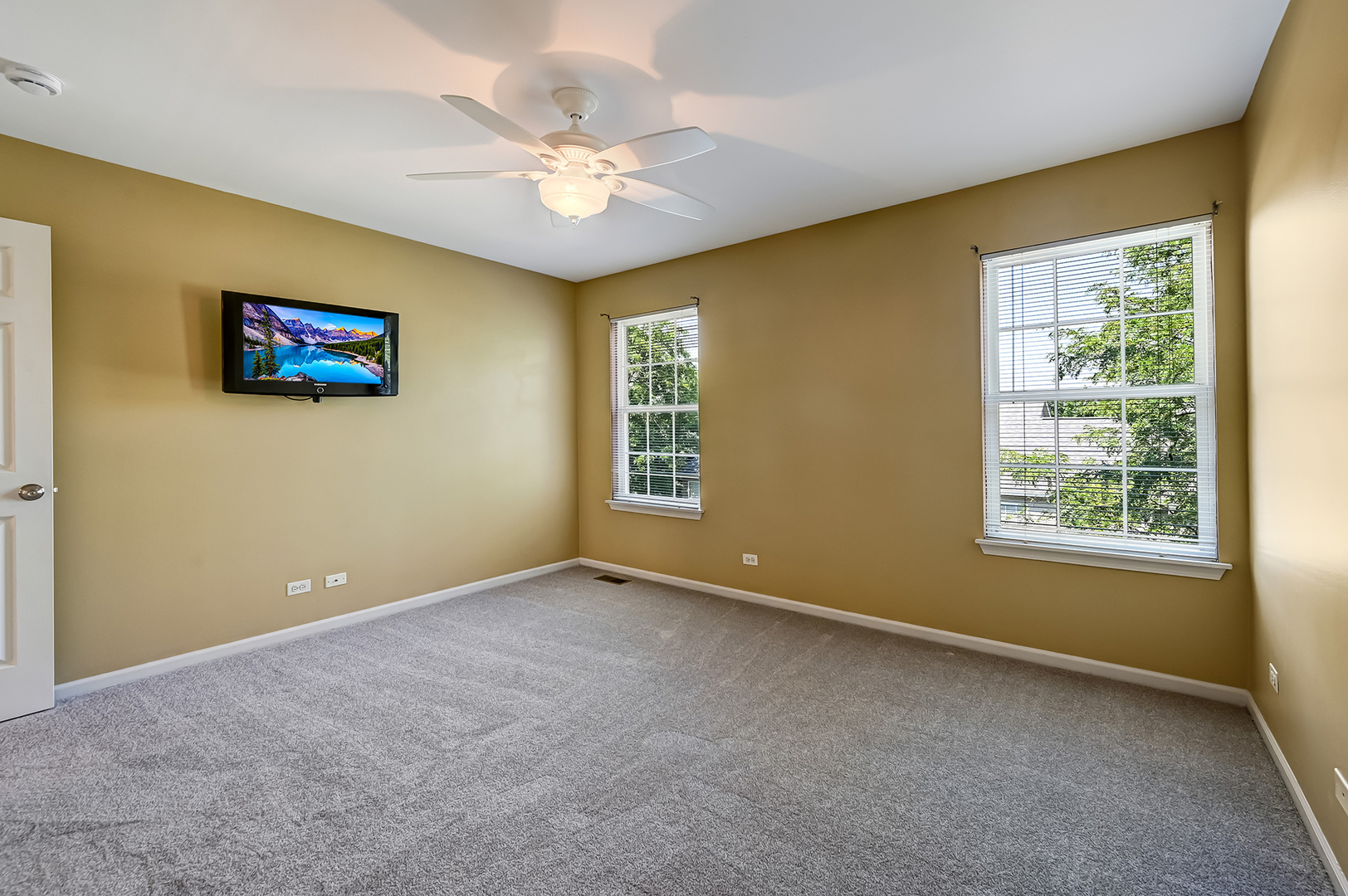 3211 Foxridge Court, Woodridge, IL 60517
