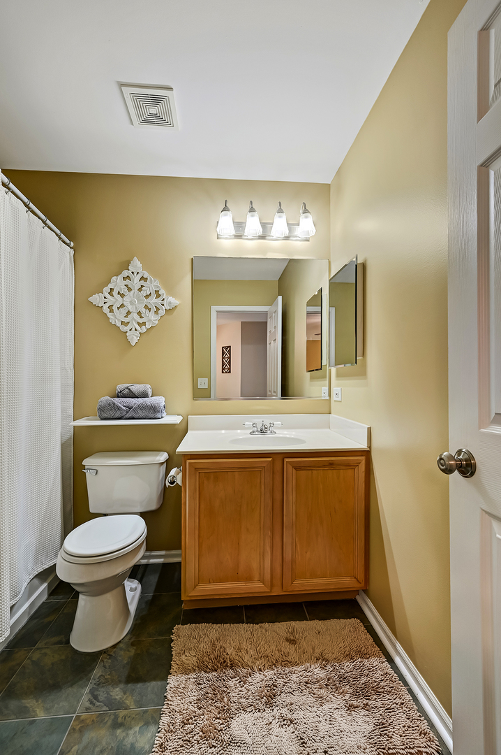 3211 Foxridge Court, Woodridge, IL 60517