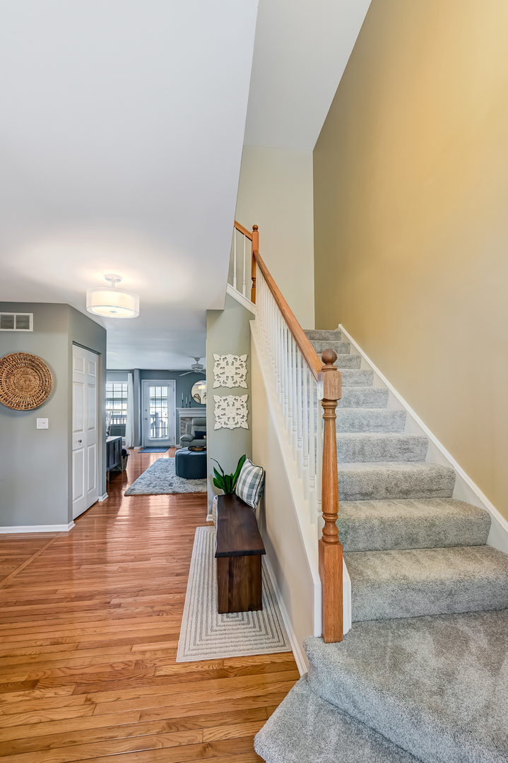 3211 Foxridge Court, Woodridge, IL 60517