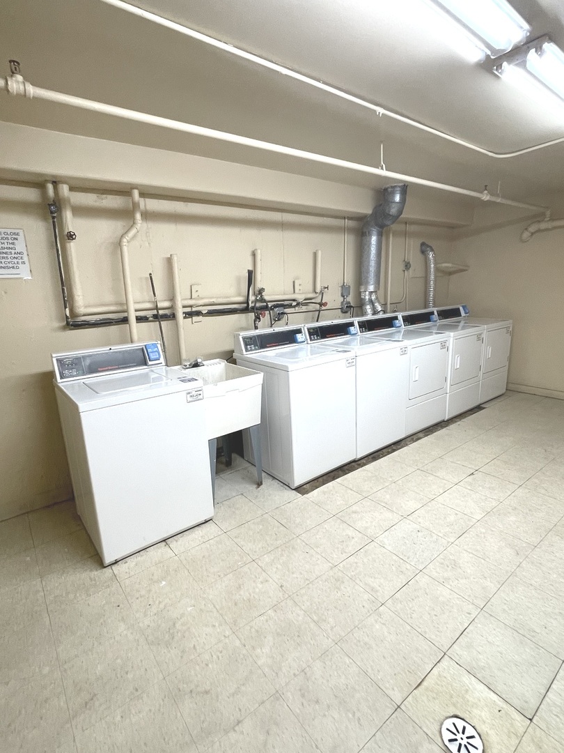 13 Kingery Quarter #106B, Willowbrook, IL 60527