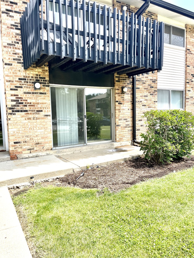 13 Kingery Quarter #106B, Willowbrook, IL 60527