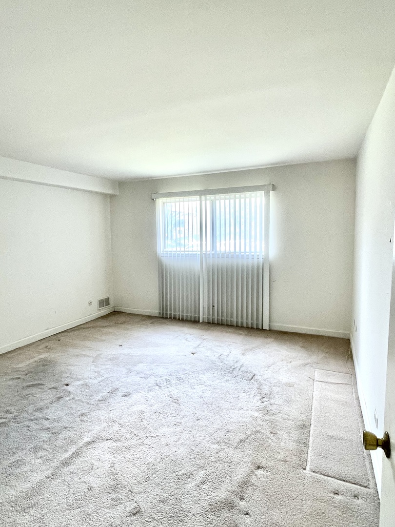 13 Kingery Quarter #106B, Willowbrook, IL 60527