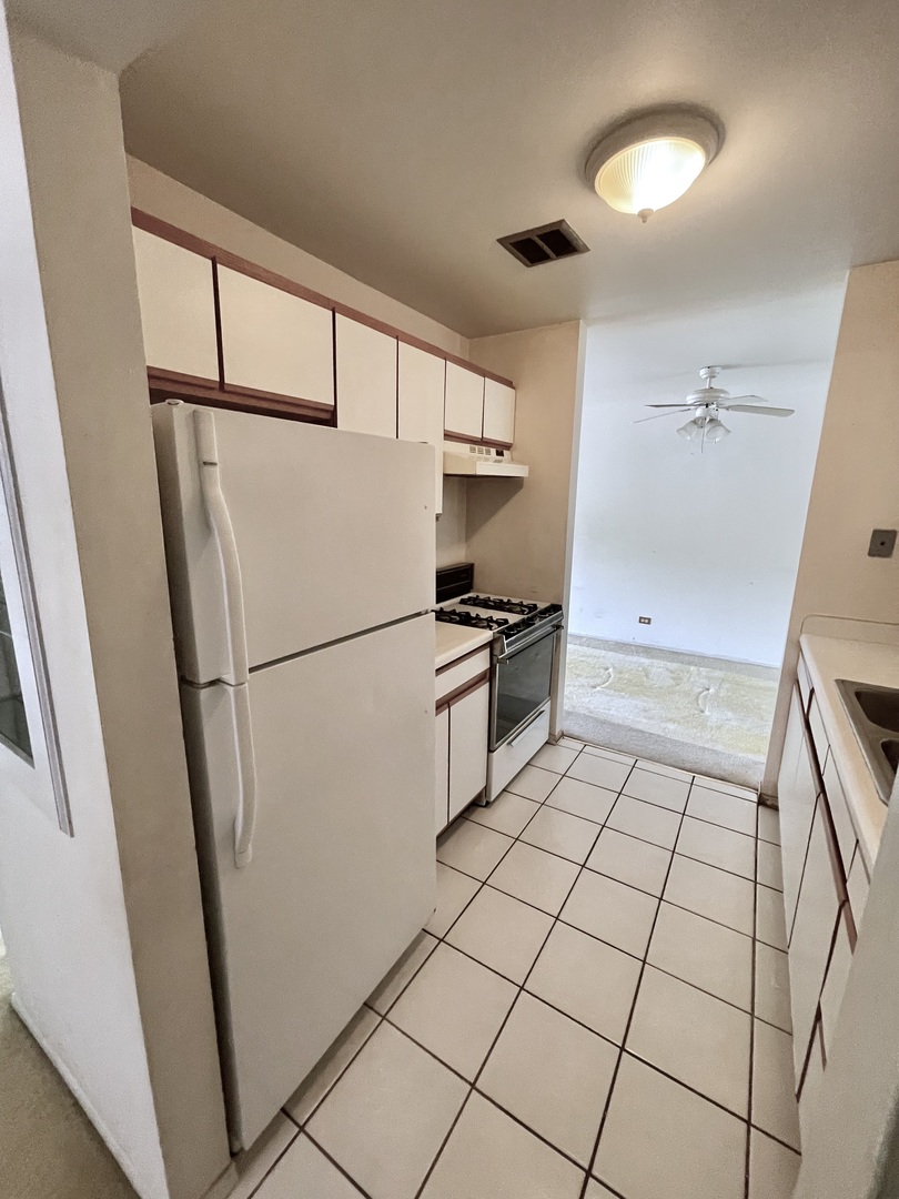 13 Kingery Quarter #106B, Willowbrook, IL 60527