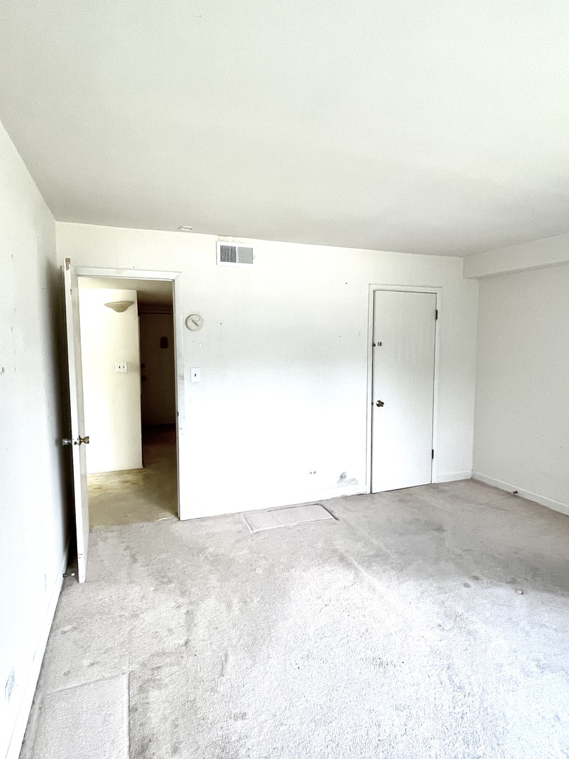 13 Kingery Quarter #106B, Willowbrook, IL 60527