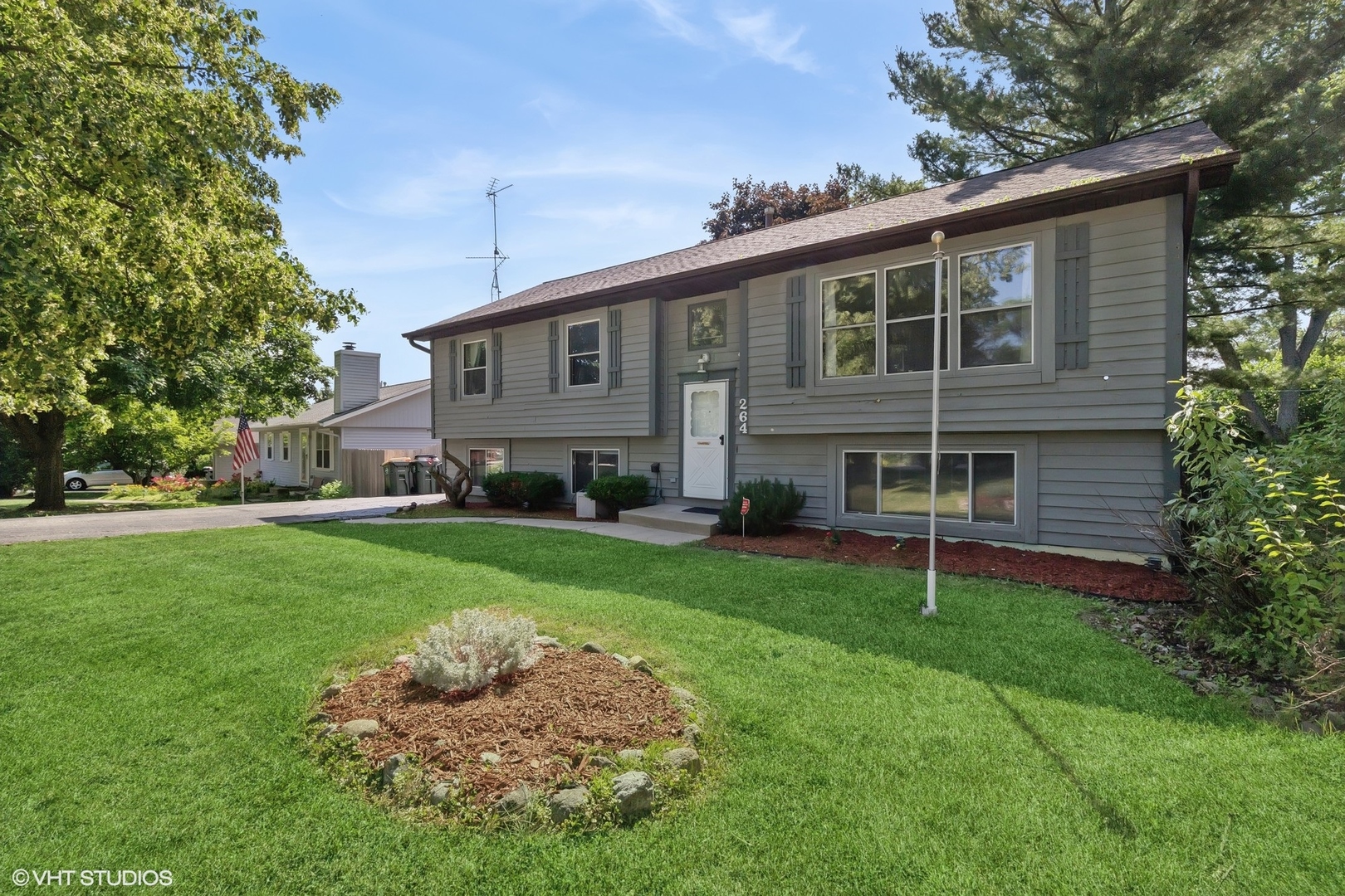264 Maplewood Drive, Antioch, IL 60002