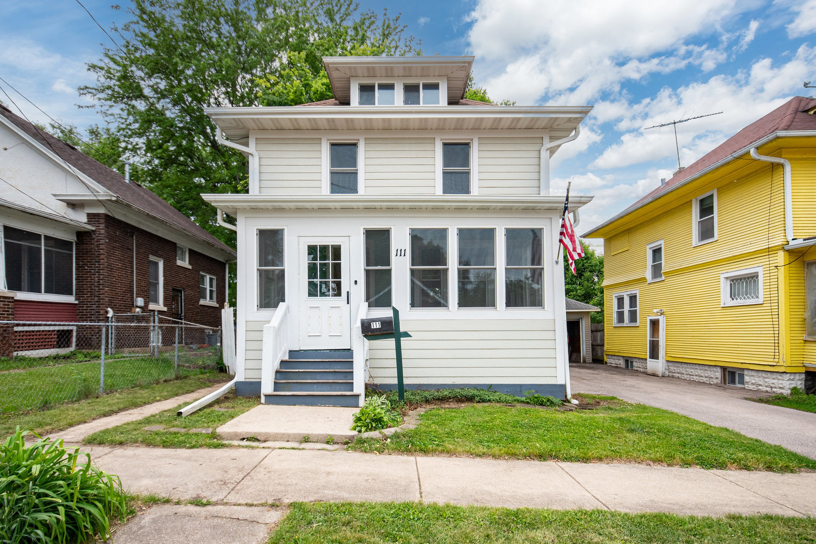 111 Warren Avenue, Aurora, IL 60505