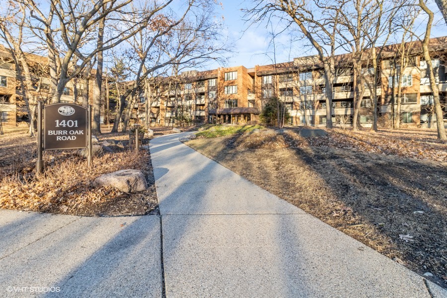 1401 Burr Oak Road #312B, Hinsdale, IL 60521