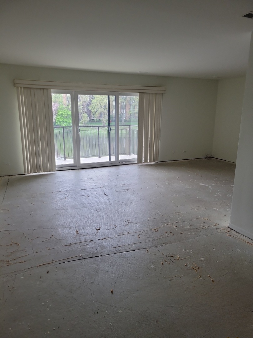 301 Lake Hinsdale Drive #209, Willowbrook, IL 60527
