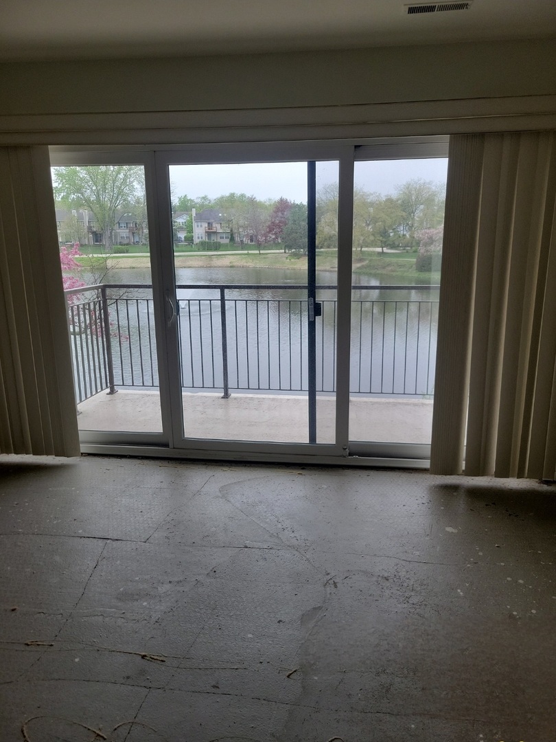 301 Lake Hinsdale Drive #209, Willowbrook, IL 60527