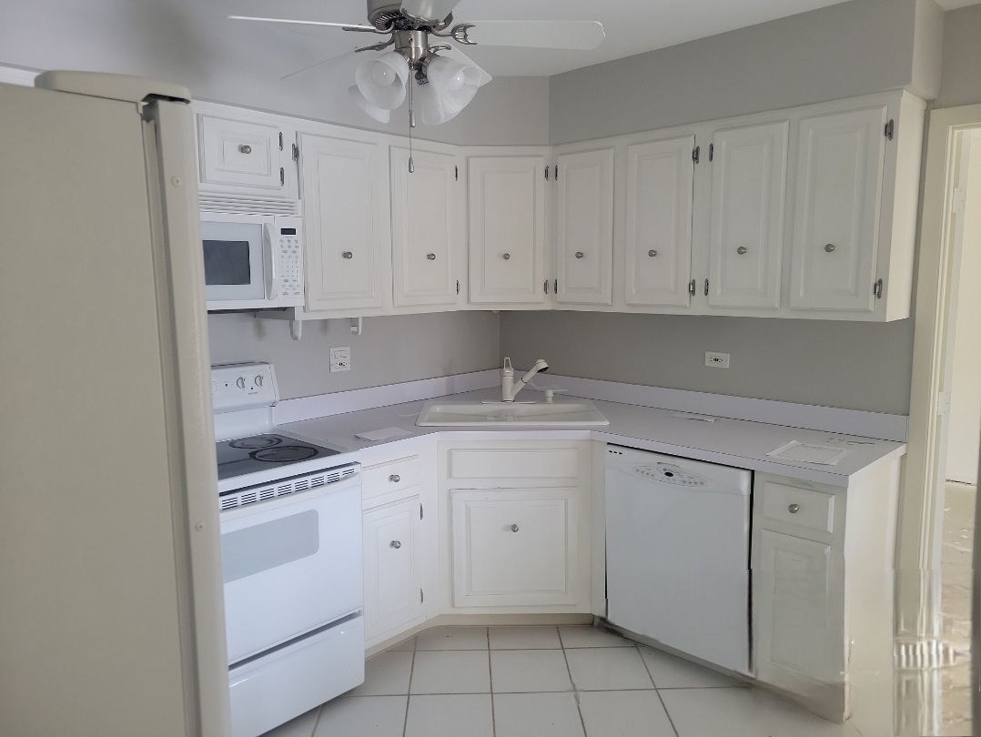 301 Lake Hinsdale Drive #209, Willowbrook, IL 60527