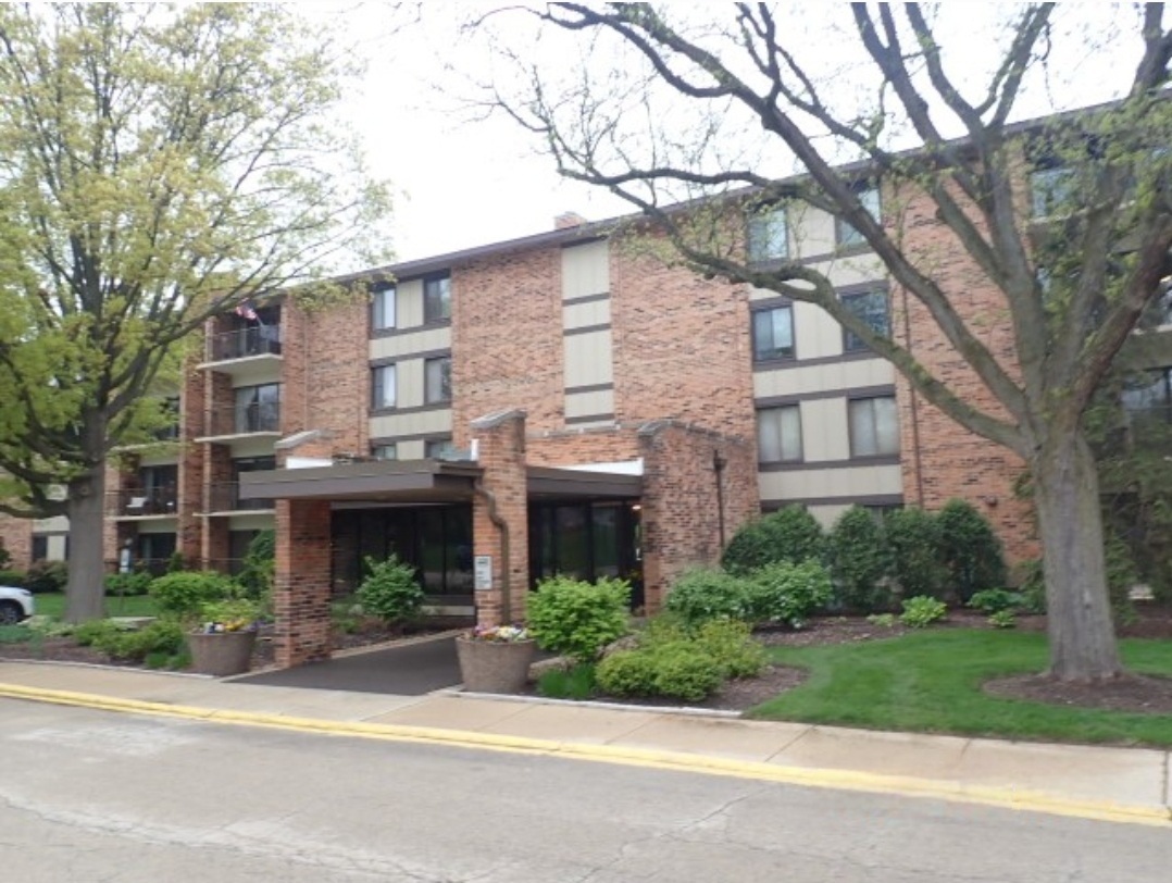 301 Lake Hinsdale Drive #209, Willowbrook, IL 60527