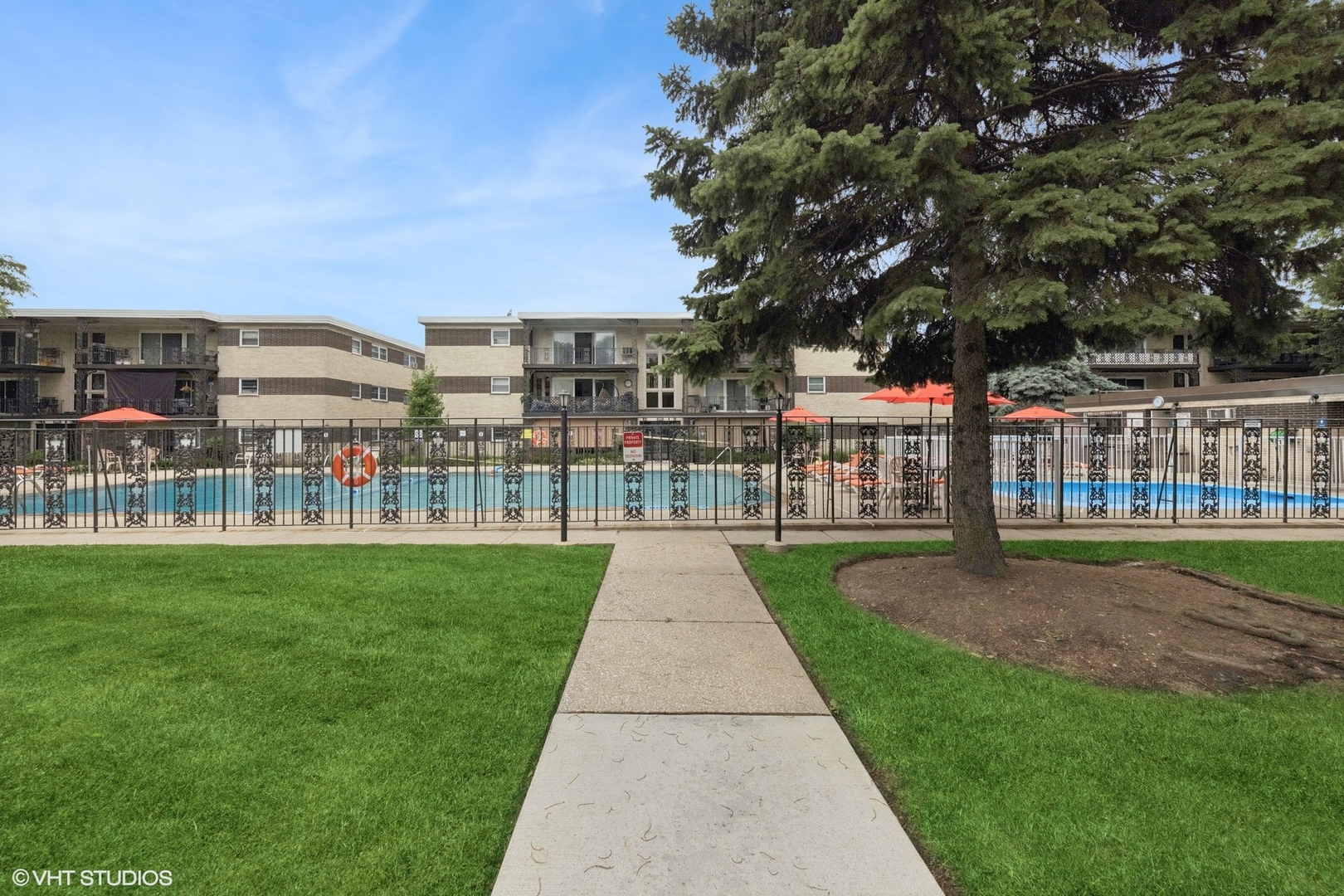 935 8th Avenue #1, La Grange, IL 60525