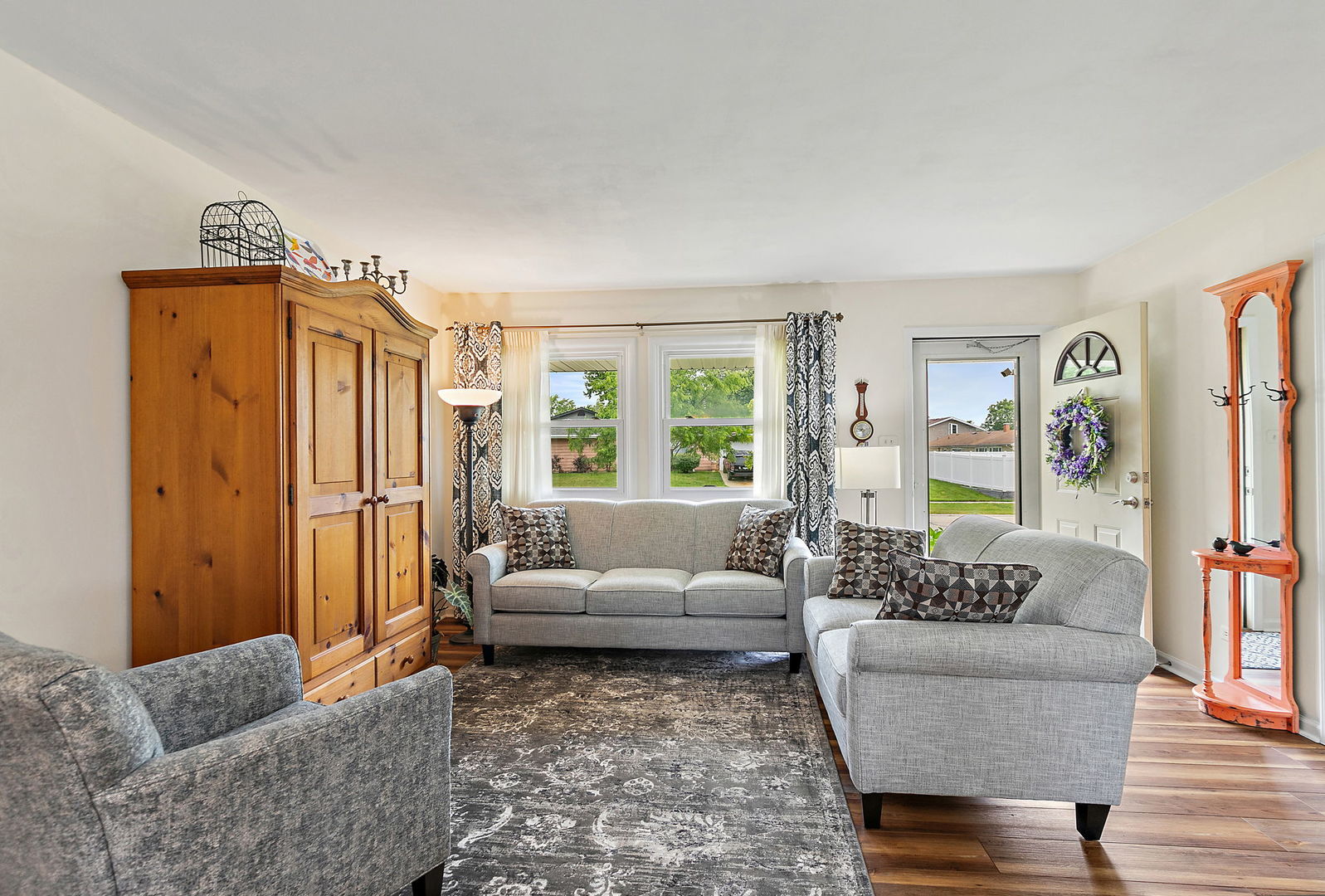 655 Cambridge Lane, Hoffman Estates, IL 60169